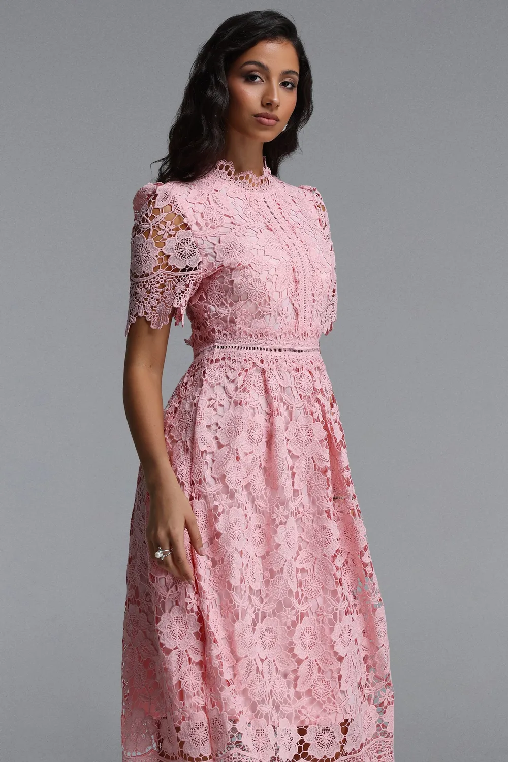 Bella Barnett Valema abito midi rosa pizzo floreale