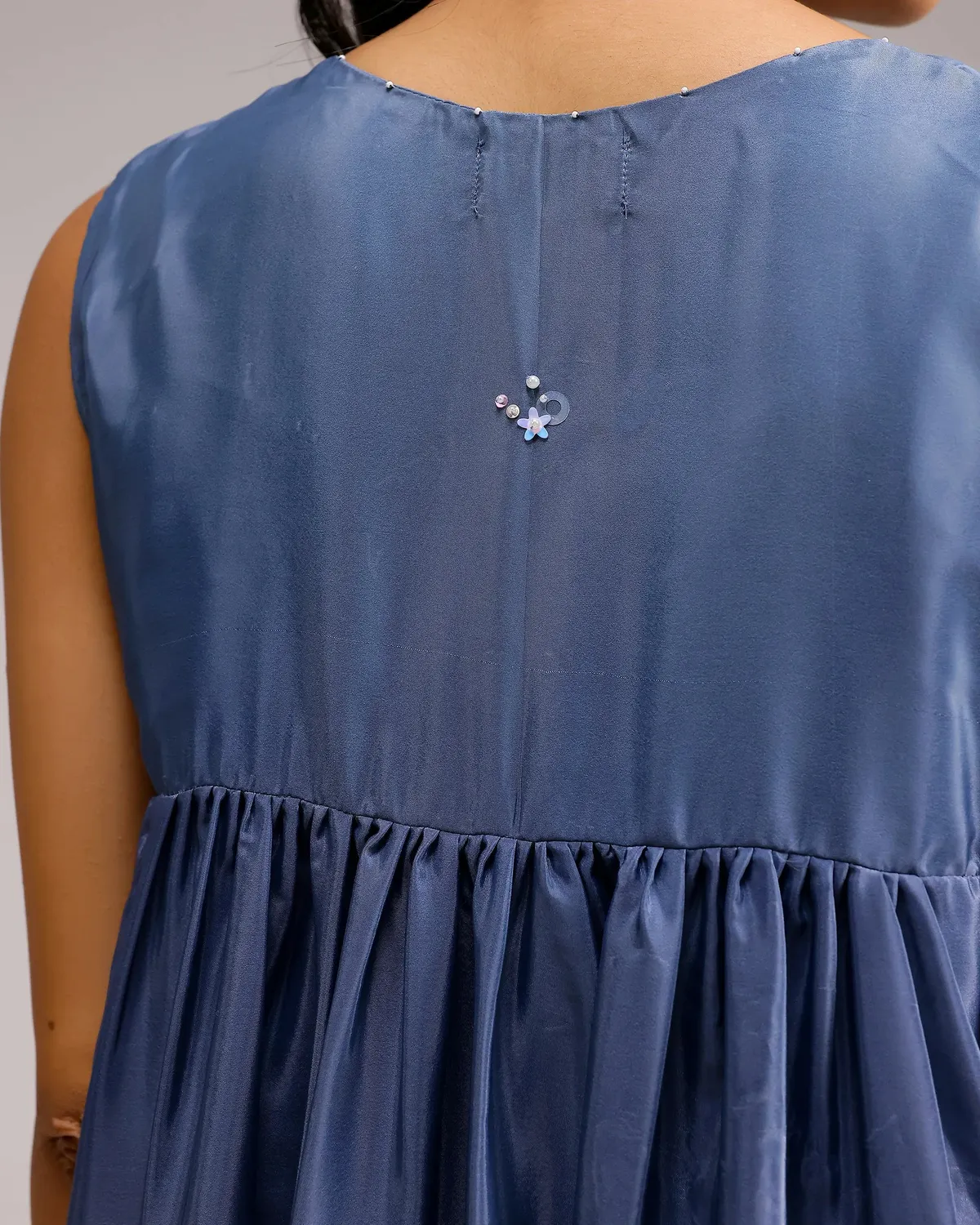 Our Dve Saanjh Blush Melt abito blu-beige crepe ricamato