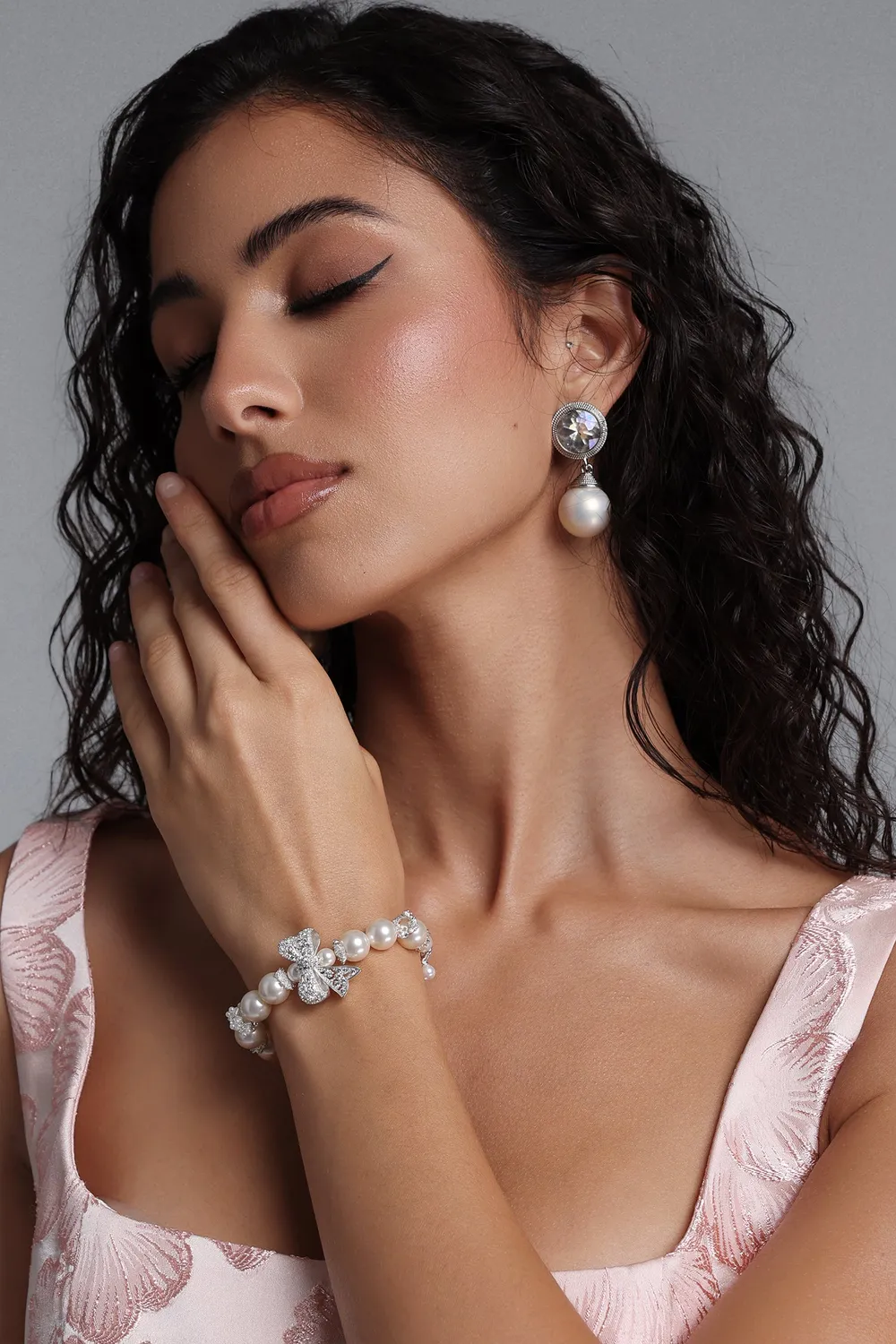 Bella Barnett Jilly Diamond Bow bracciale perle bianco