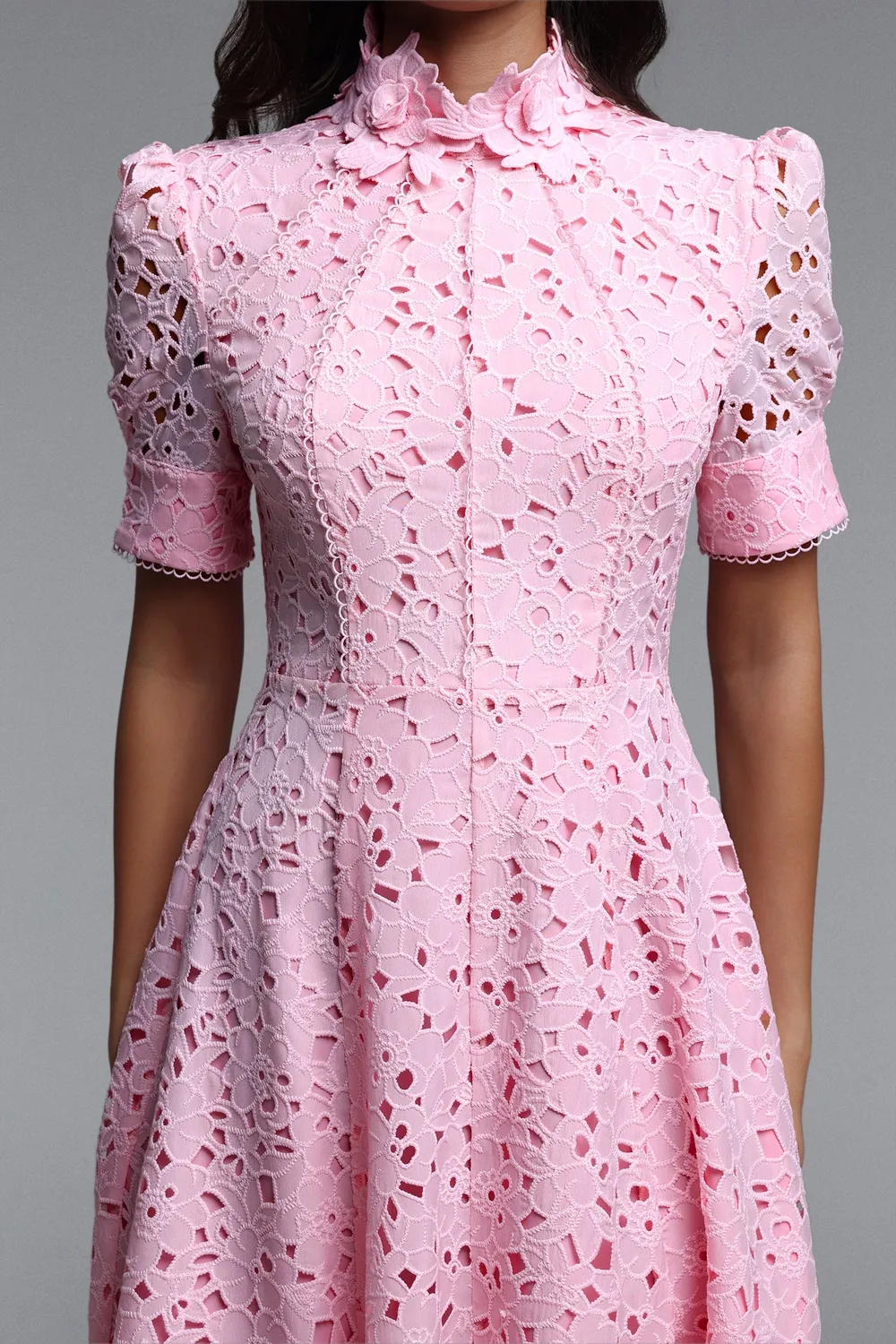 Bella Barnett Kitsu abito midi rosa manica corta