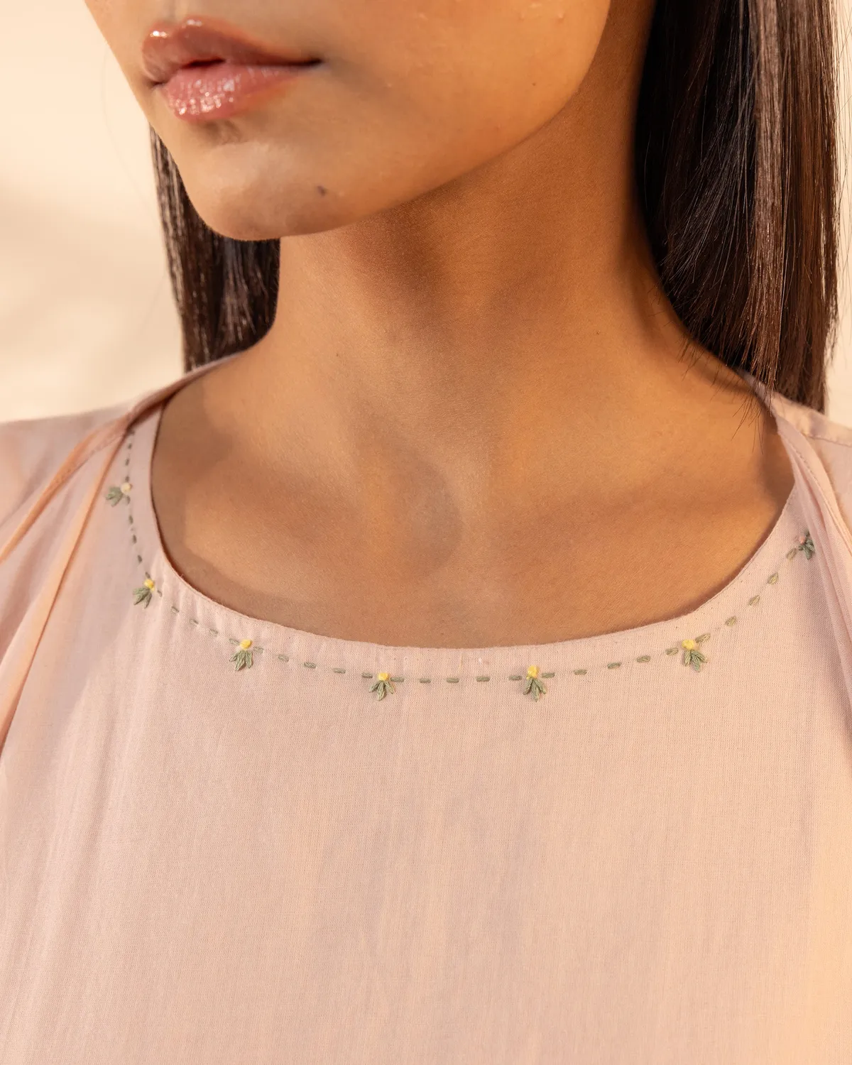 Our Dve Saffron Sky abito rosa cotone con shrug