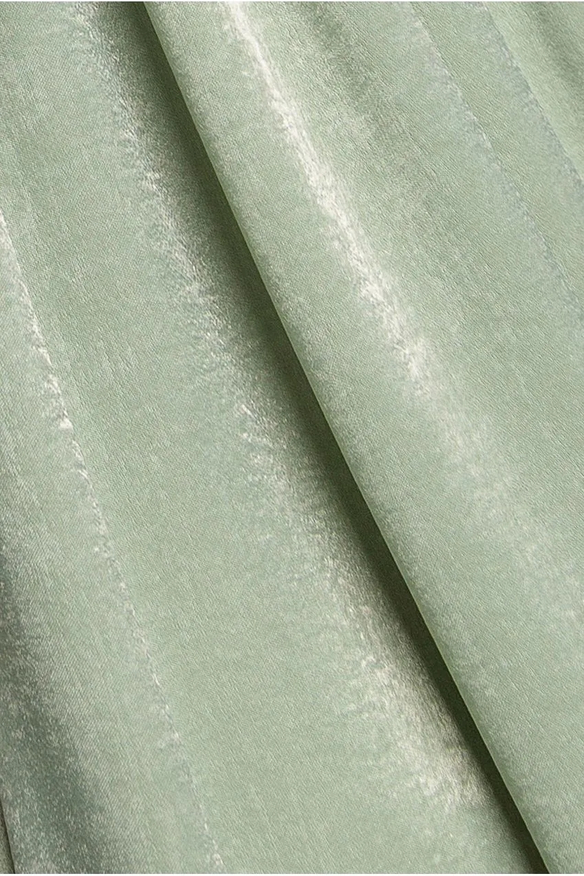 Goddiva Off Shoulder Wing Cape abito maxi verde salvia satin