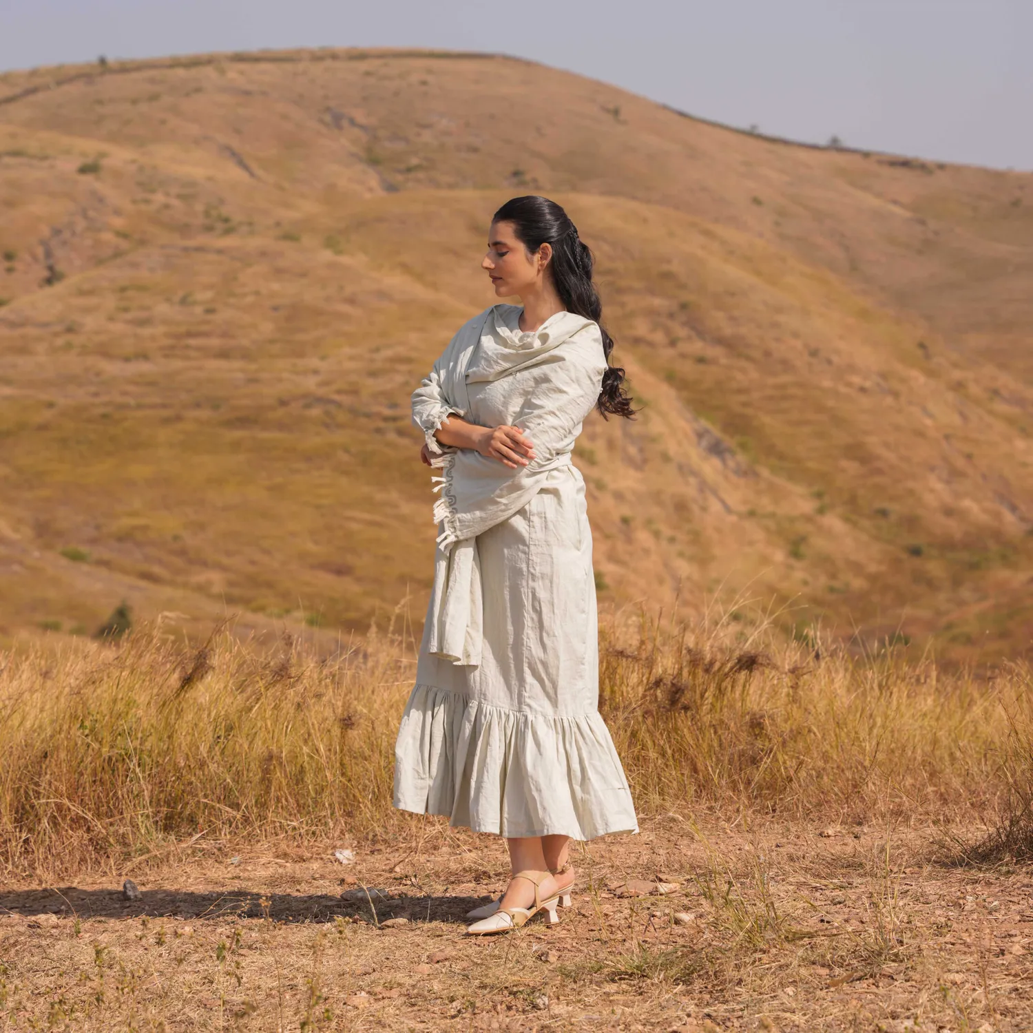 Our Dve Enigma Dress abito grigio frange con sciarpa