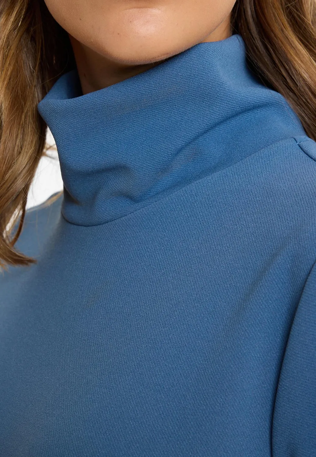 Ana Alcazar Adnea abito oversize blu collo alto tasche