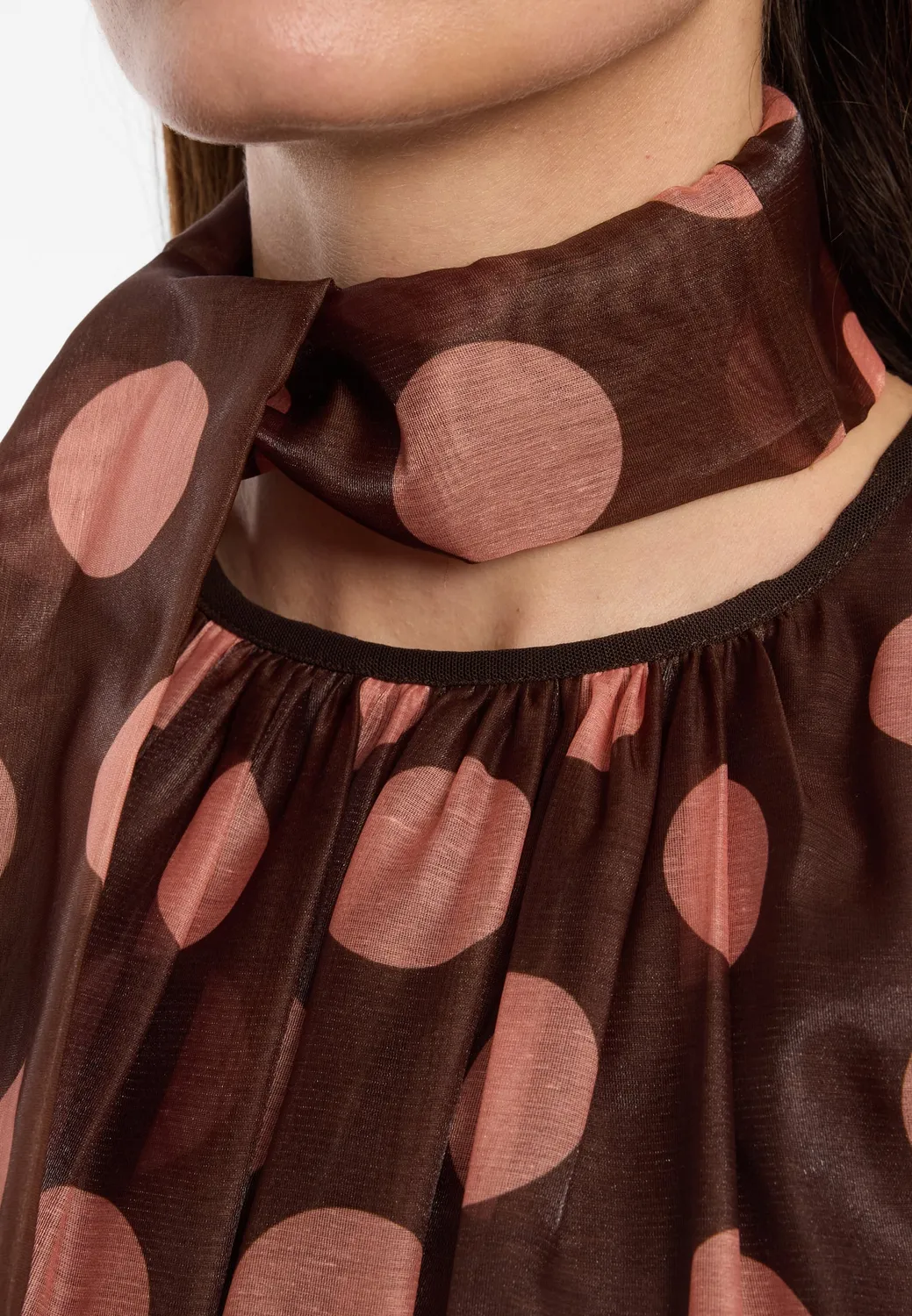 Ana Alcazar Eumonas abito organza pois marrone