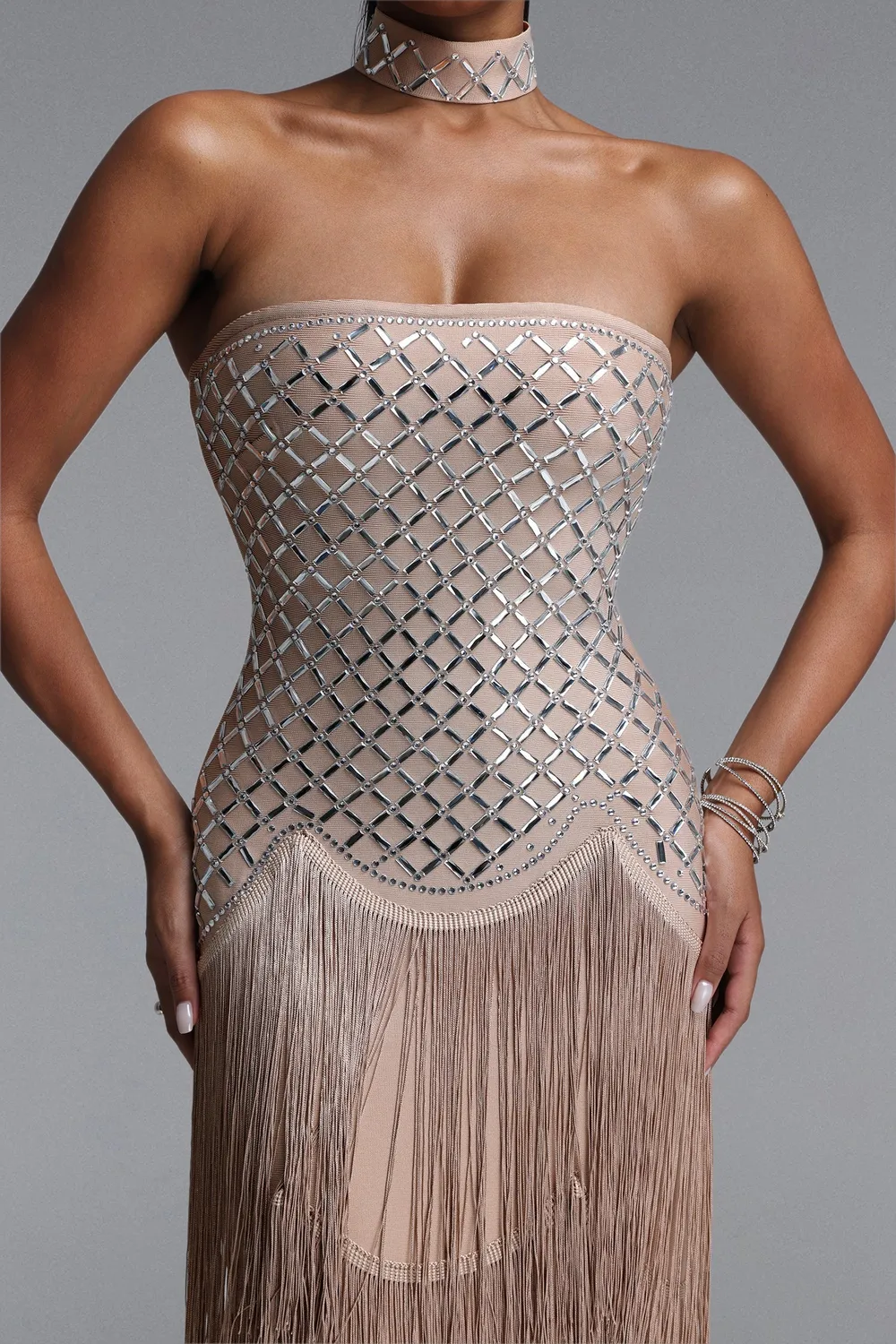 Bella Barnett Nikki abito midi nude strass frange