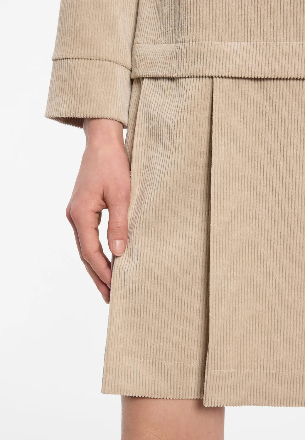 Ana Alcazar Enlive abito velluto beige gonna pieghe