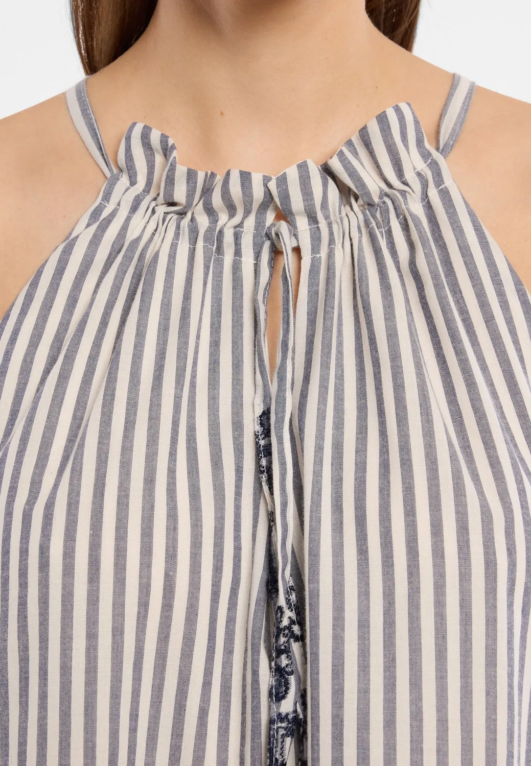 Ana Alcazar Dorina abito maxi a balze grigio