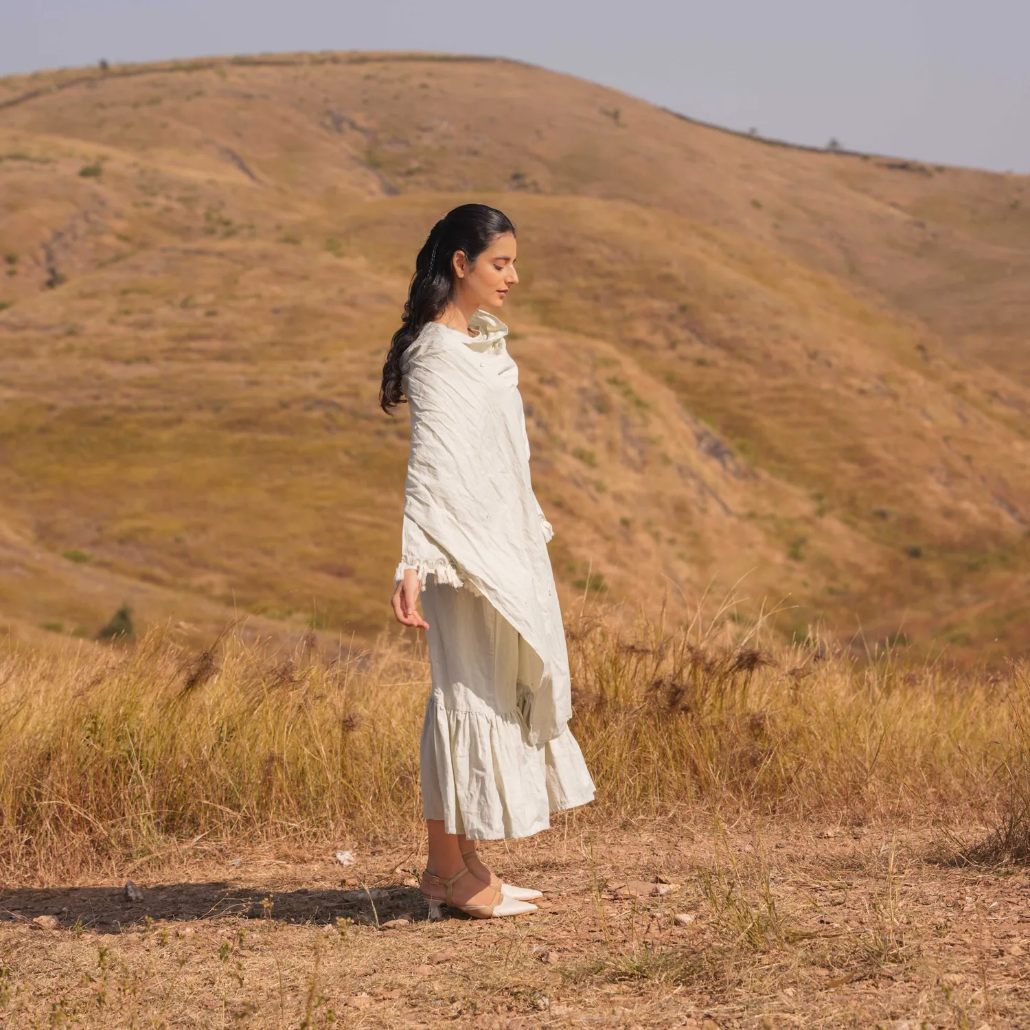 Our Dve Enigma Dress abito grigio frange con sciarpa