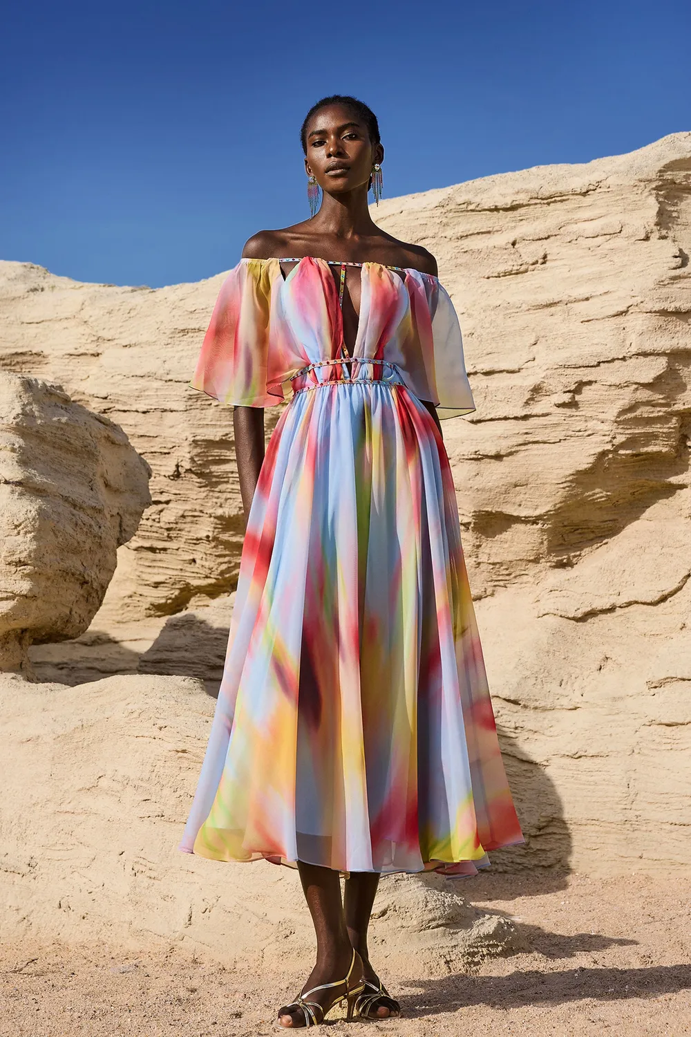 Bella Barnett Zaysha abito midi fantasia spalle scoperte