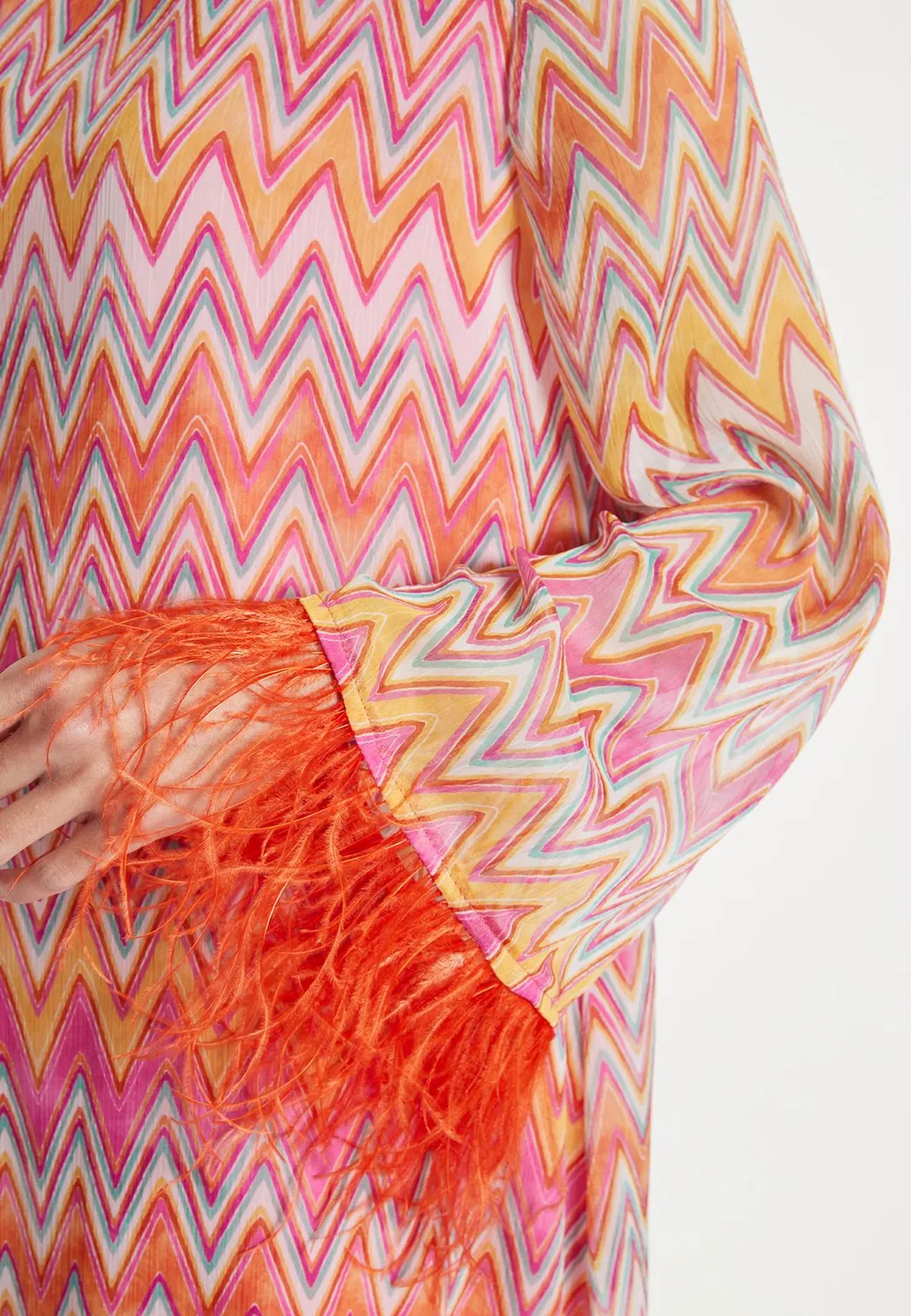Ana Alcazar Libby abito cocktail zigzag piume