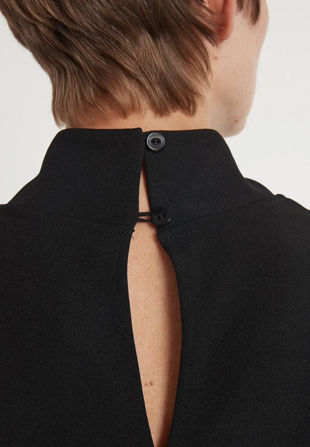 Ana Alcazar Harvos camicia collo alto nera