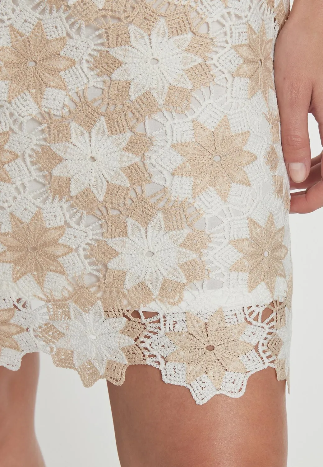 Ana Alcazar Padea abito in pizzo beige corto