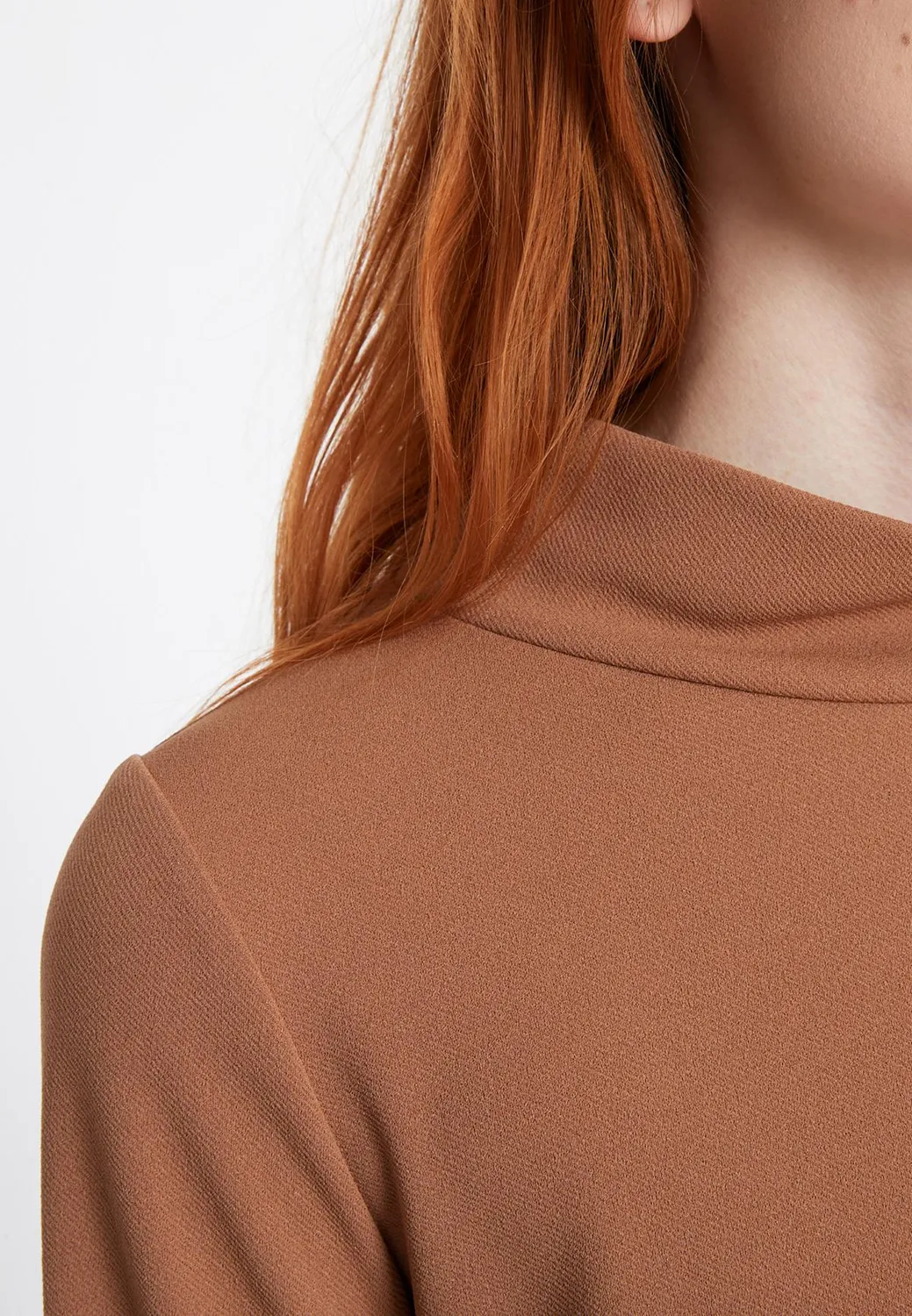 Ana Alcazar Sifyna abito midi beige collo alto