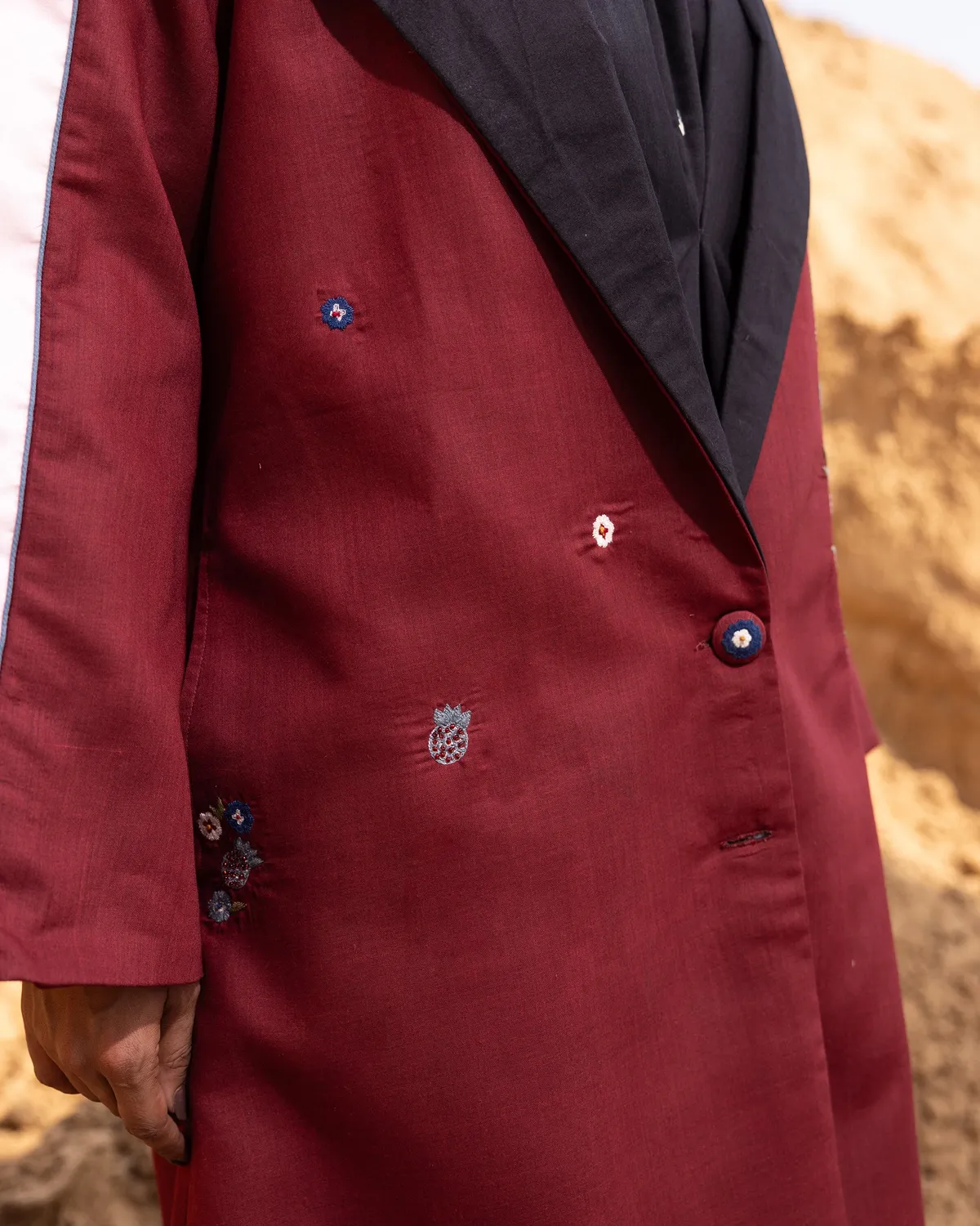 Our Dve Syntra Set Abito Nero Giacca Bordeaux Ricamo