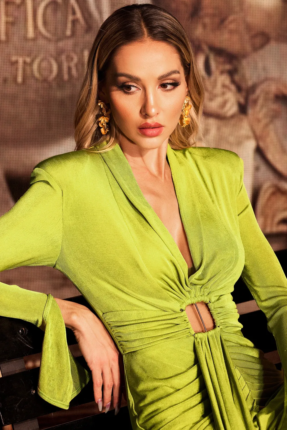 Bella Barnett Naomi abito maxi verde maniche lunghe scollo V