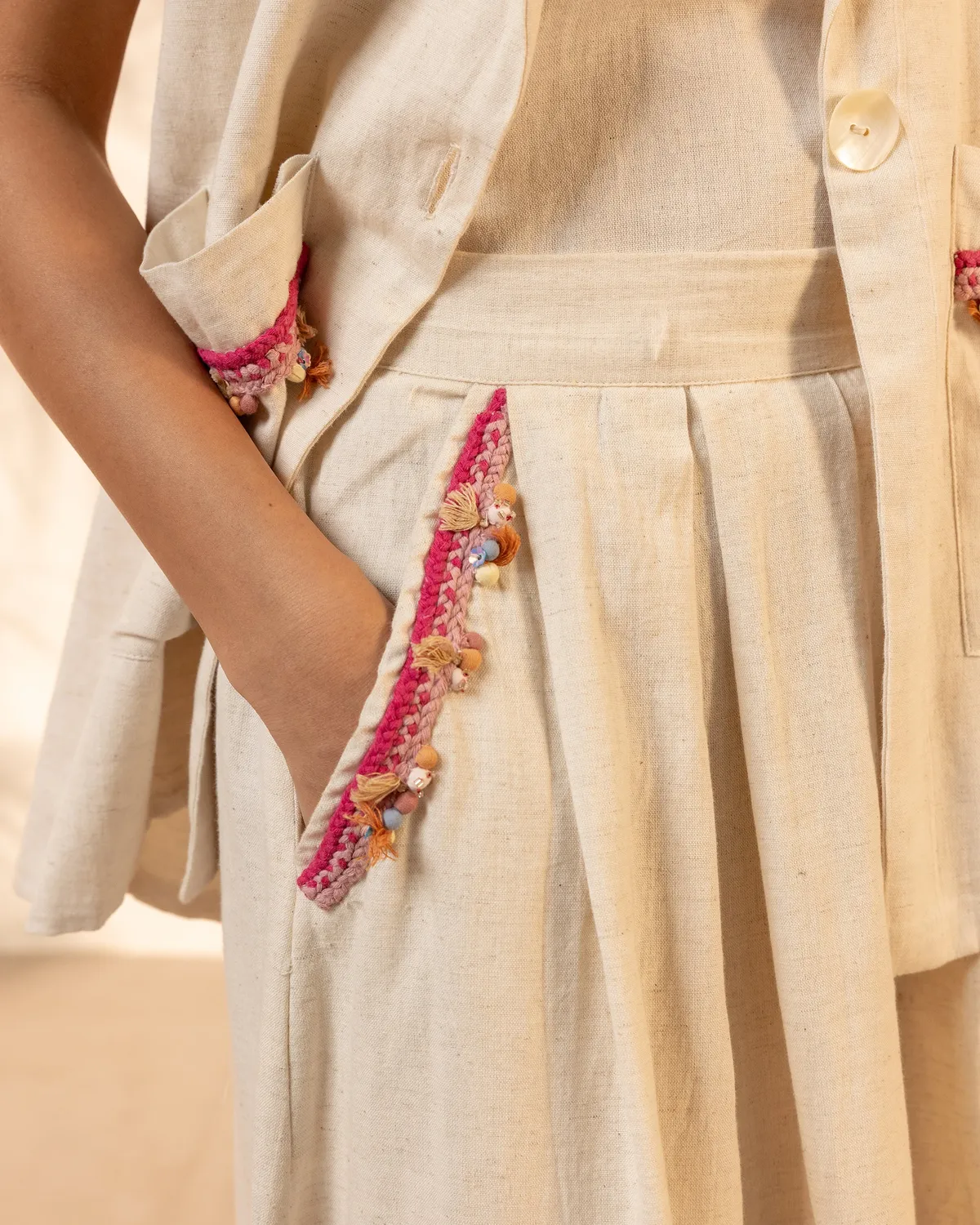 Our Dve Blossom gonna beige khadi intrecciata