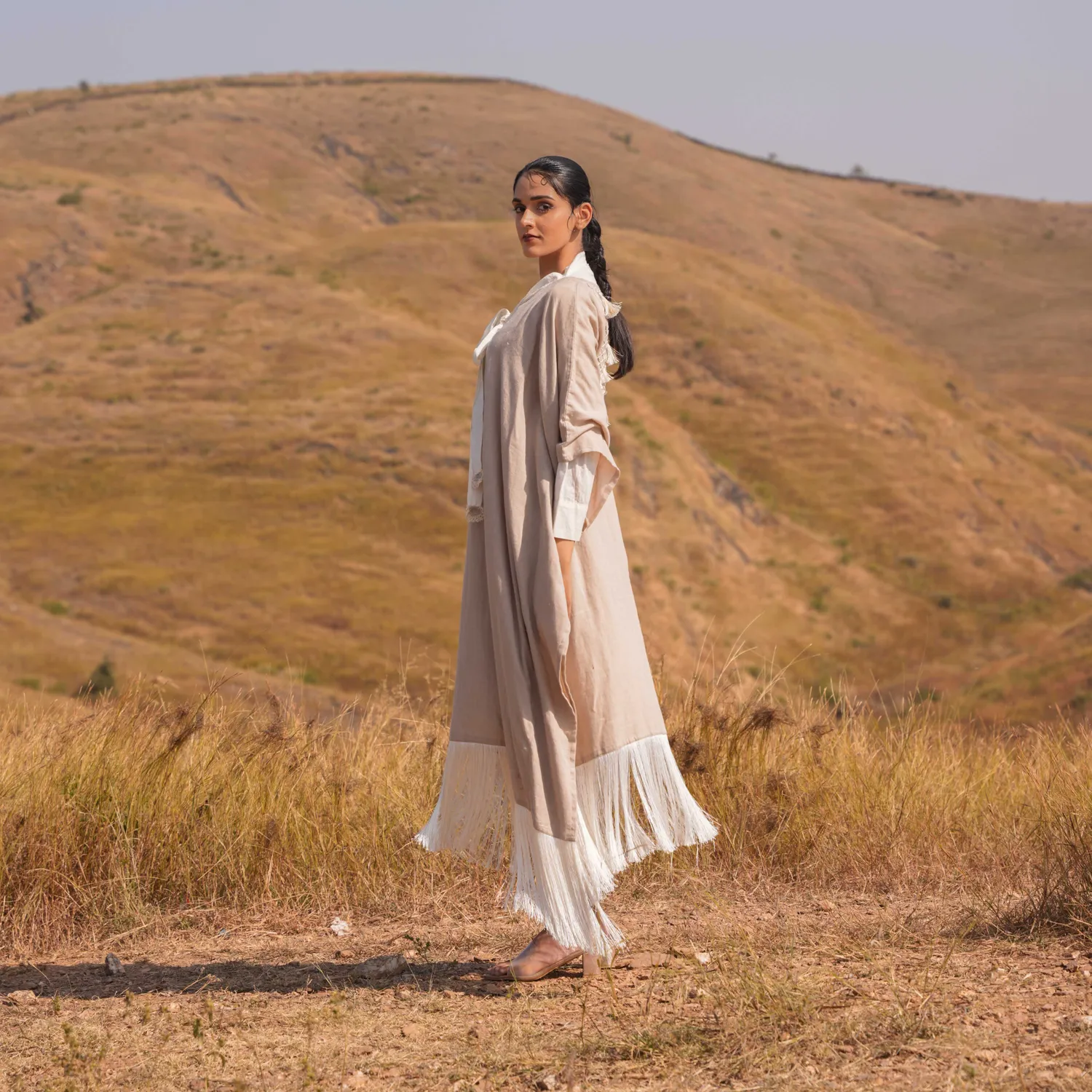 Our Dve Siya Kaftan abito con mantella marrone beige