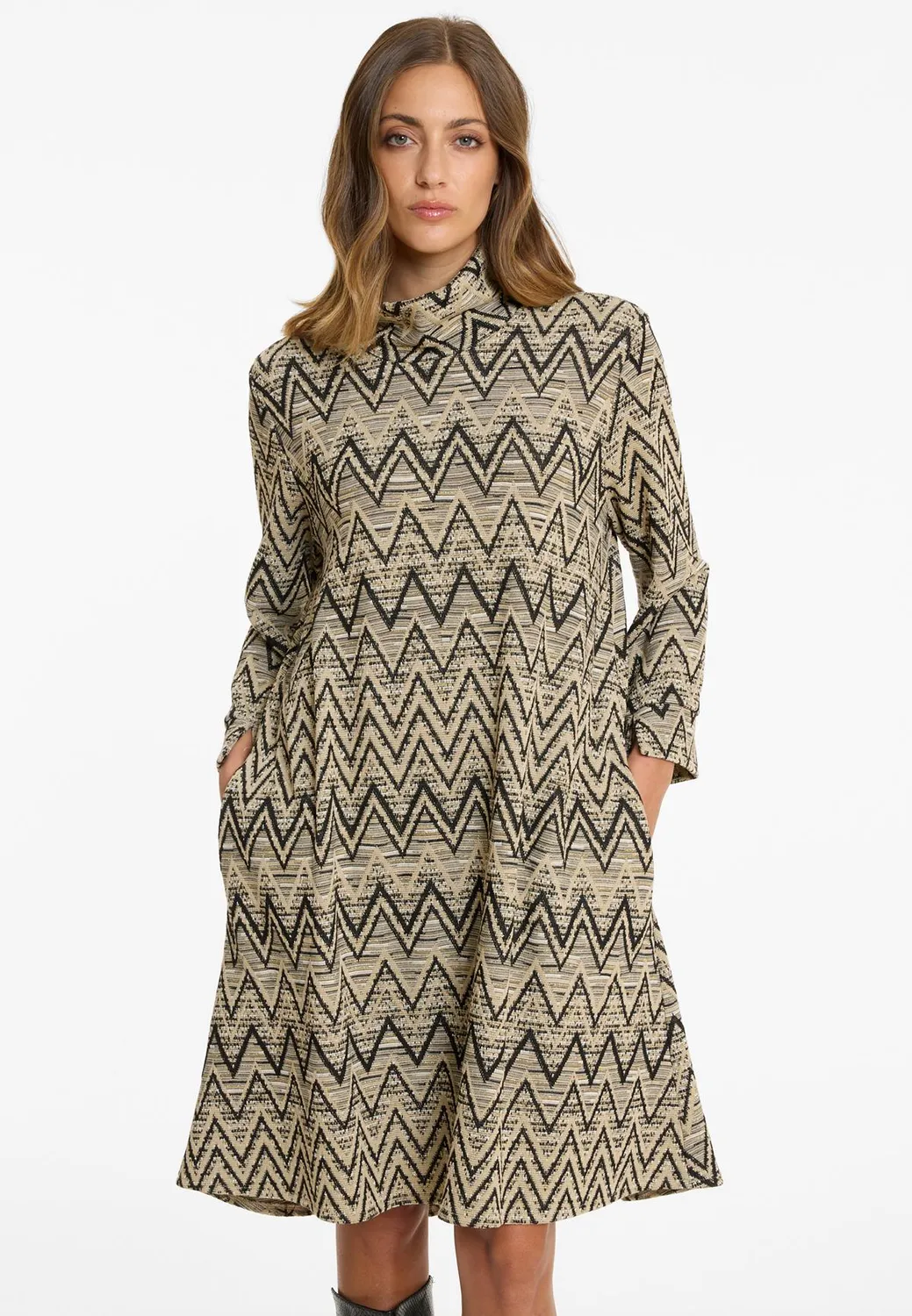 Ana Alcazar Ashea abito svasato maglia beige nero