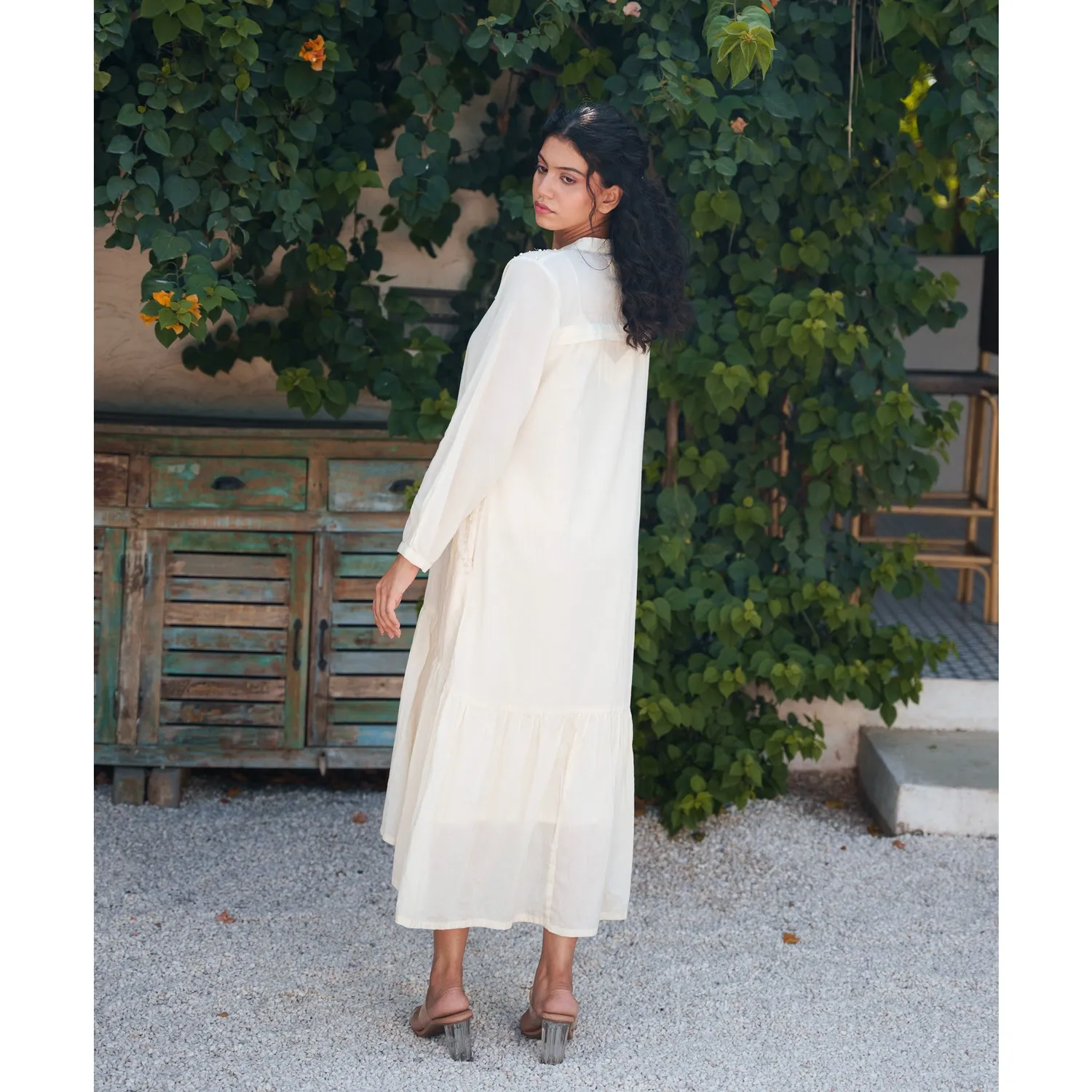 Our Dve Capsule 1 abito beige cotone