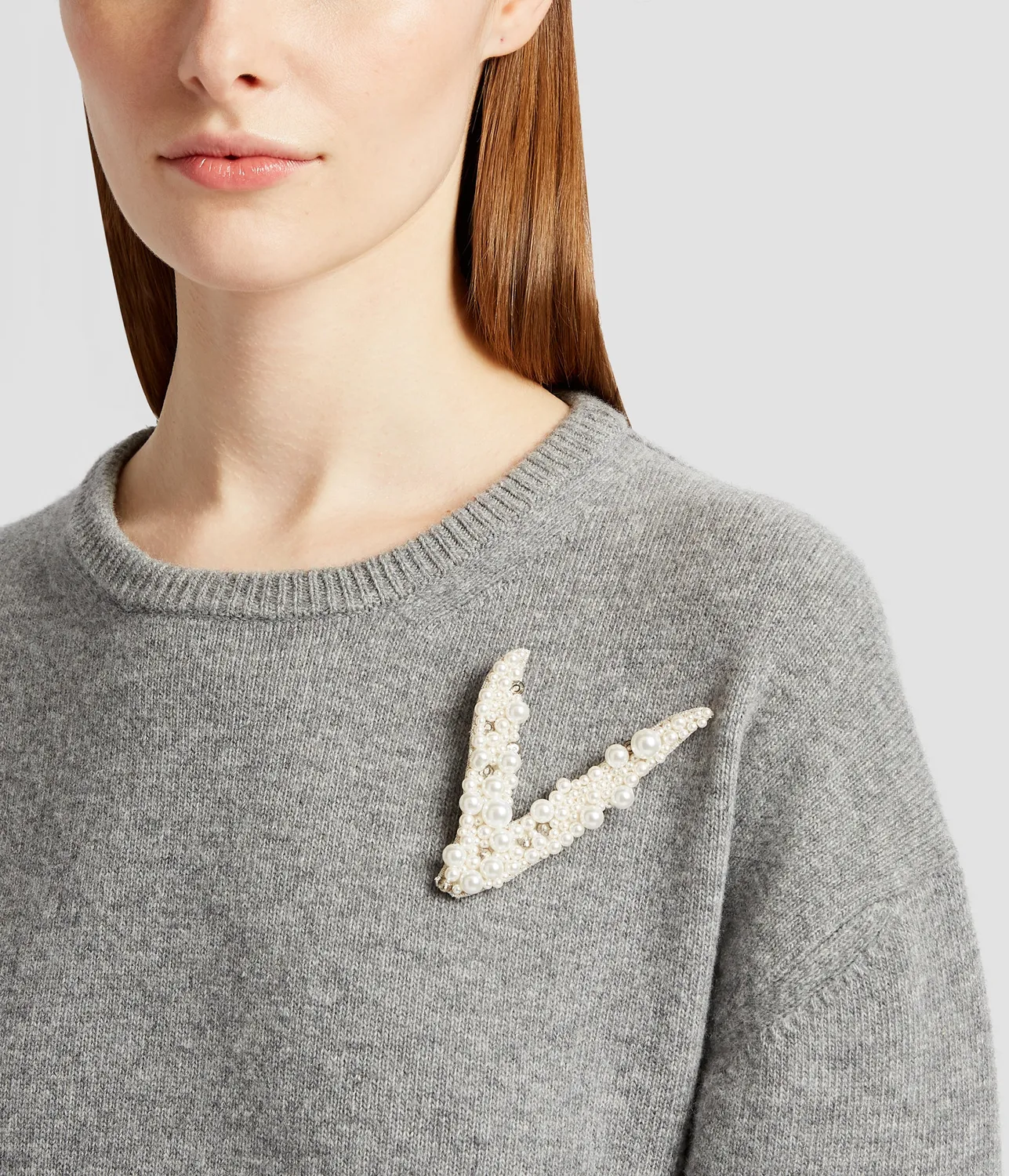 Erdem Pearl Alphabet Brooch V spilla lettera V