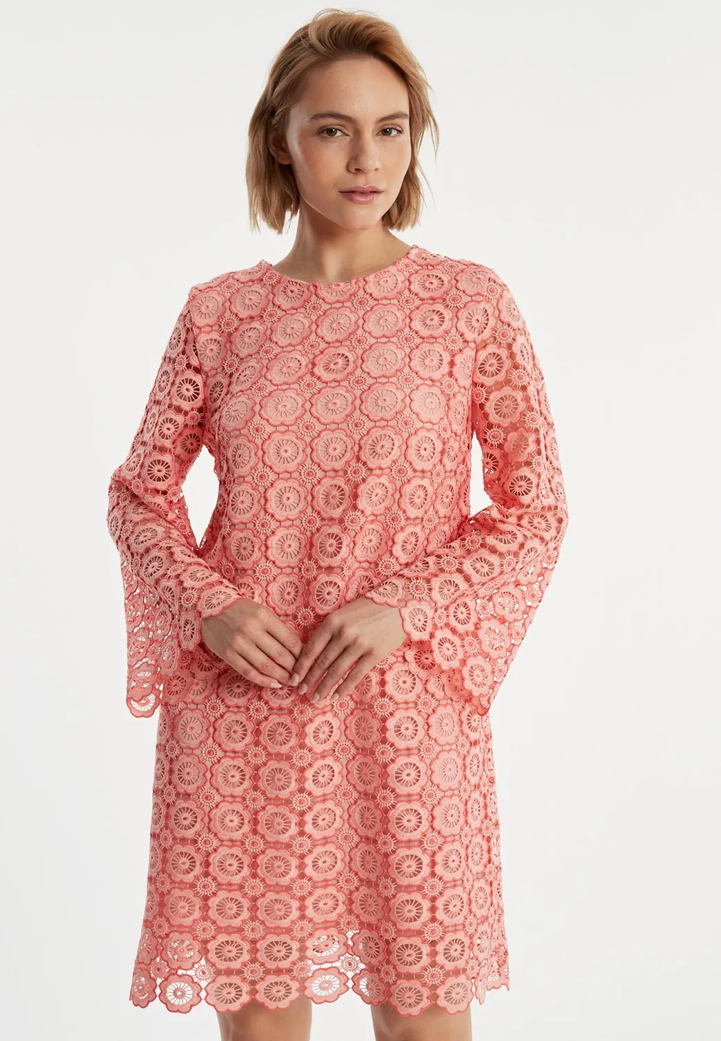 Ana Alcazar Zahia abito pizzo rosa corallo