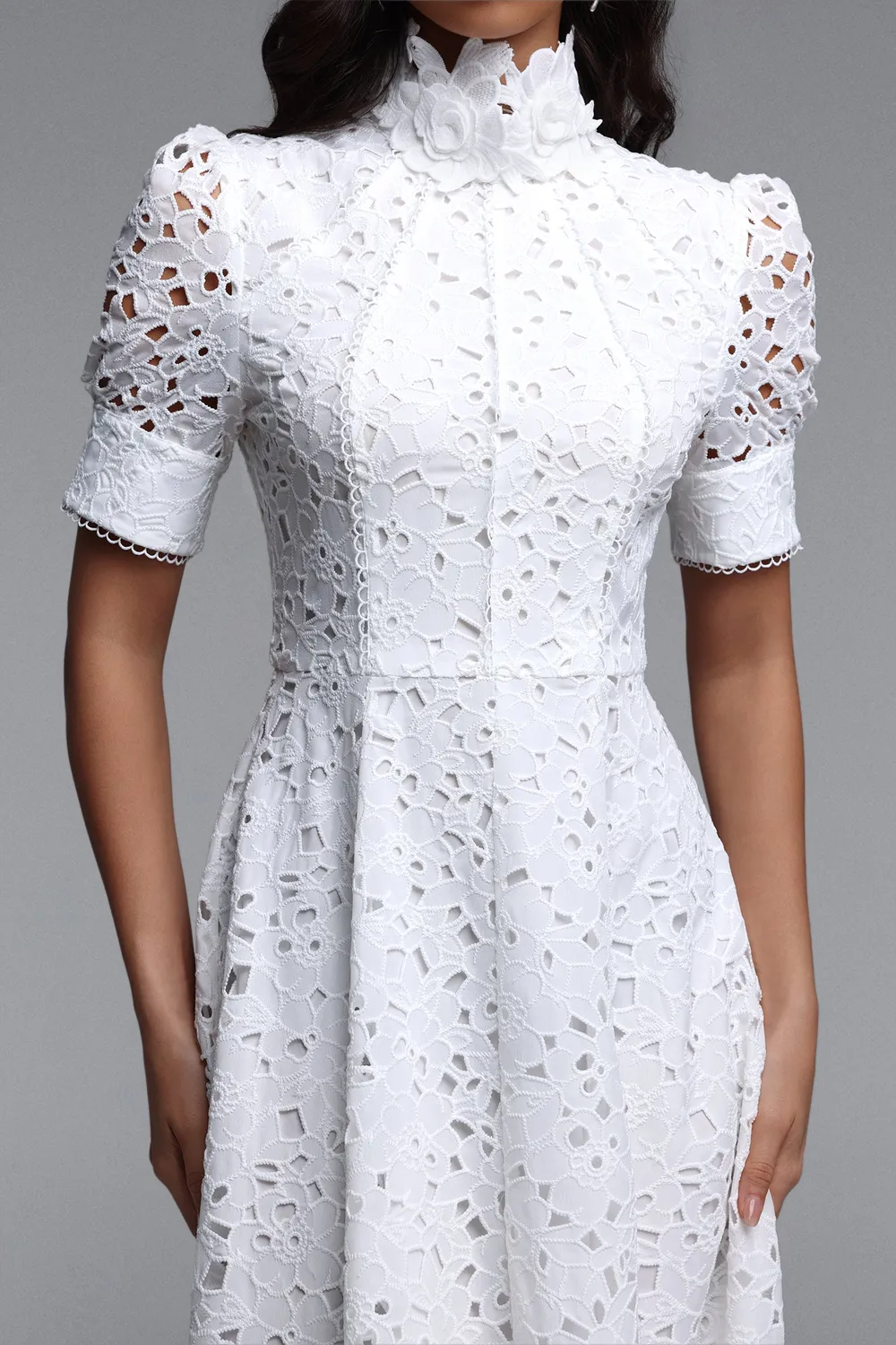 Bella Barnett abito midi Kitsu bianco manica corta