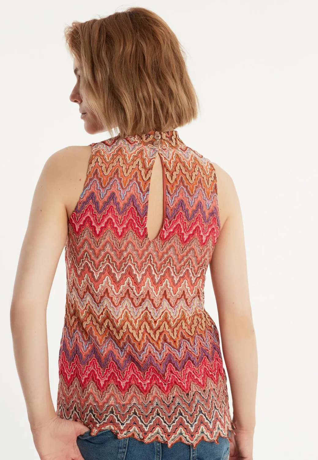 Ana Alcazar Zecara top in maglia spalle scoperte fantasia zigzag