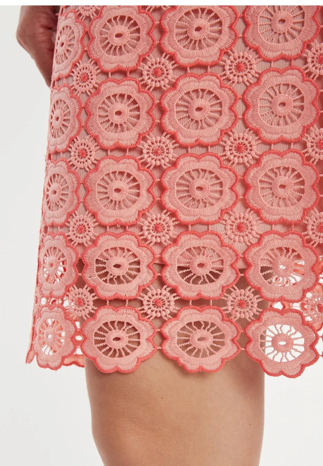Ana Alcazar Zahia abito pizzo rosa corallo