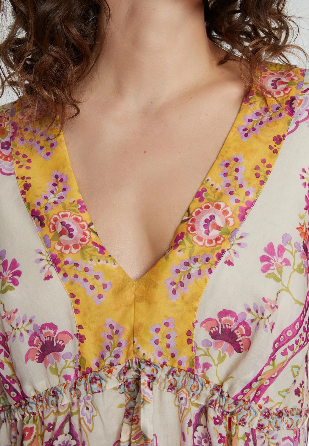 Ana Alcazar Kajani abito impero floreale pastello
