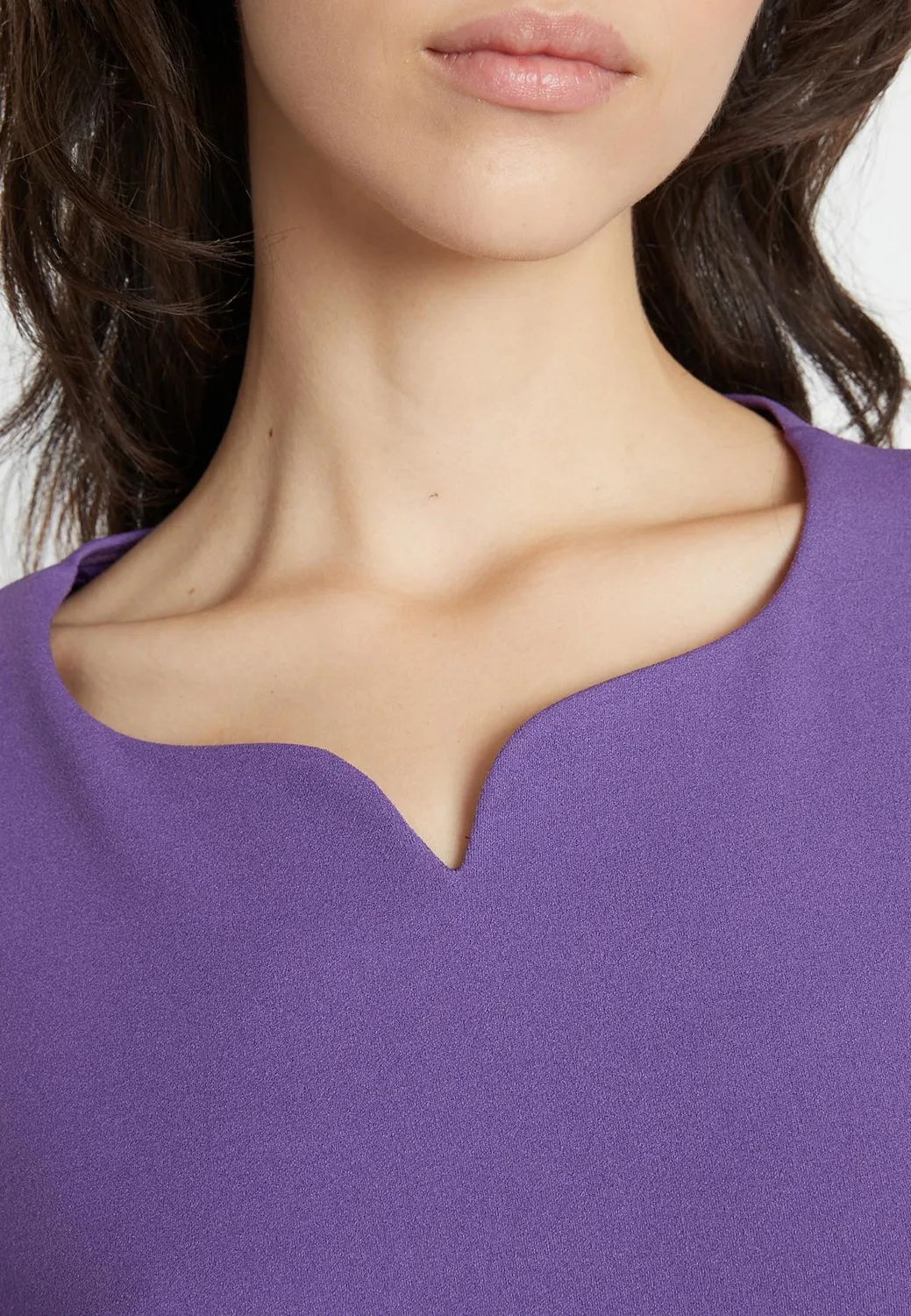 Ana Alcazar Okory abito cocktail viola piume