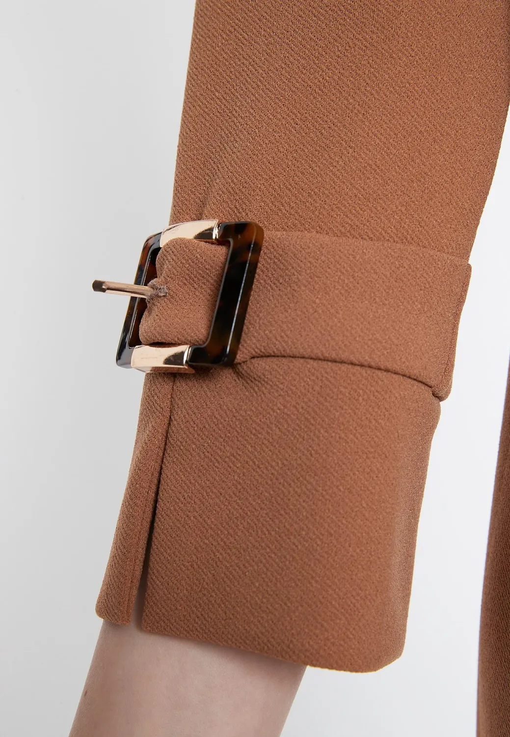 Ana Alcazar Sidara abito beige collo coreano