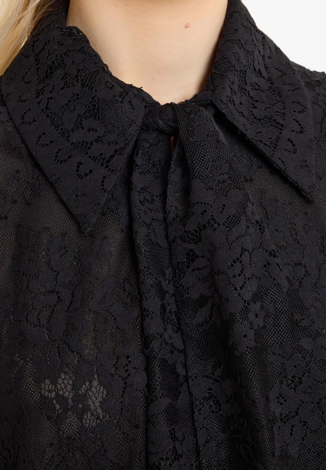 Ana Alcazar Abisia blusa nera in pizzo