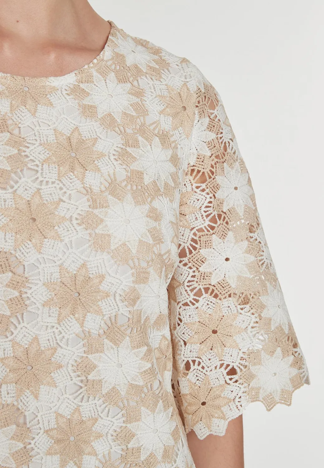 Ana Alcazar Padea abito in pizzo beige corto