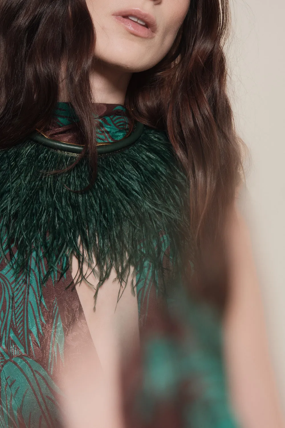Johanna Ortiz Talisman Dance collana verde smeraldo piume