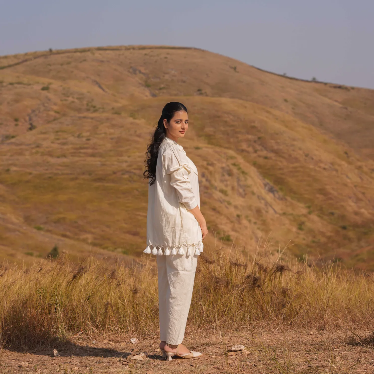 Our Dve Arlo pantalone cotone beige spacco sfuso