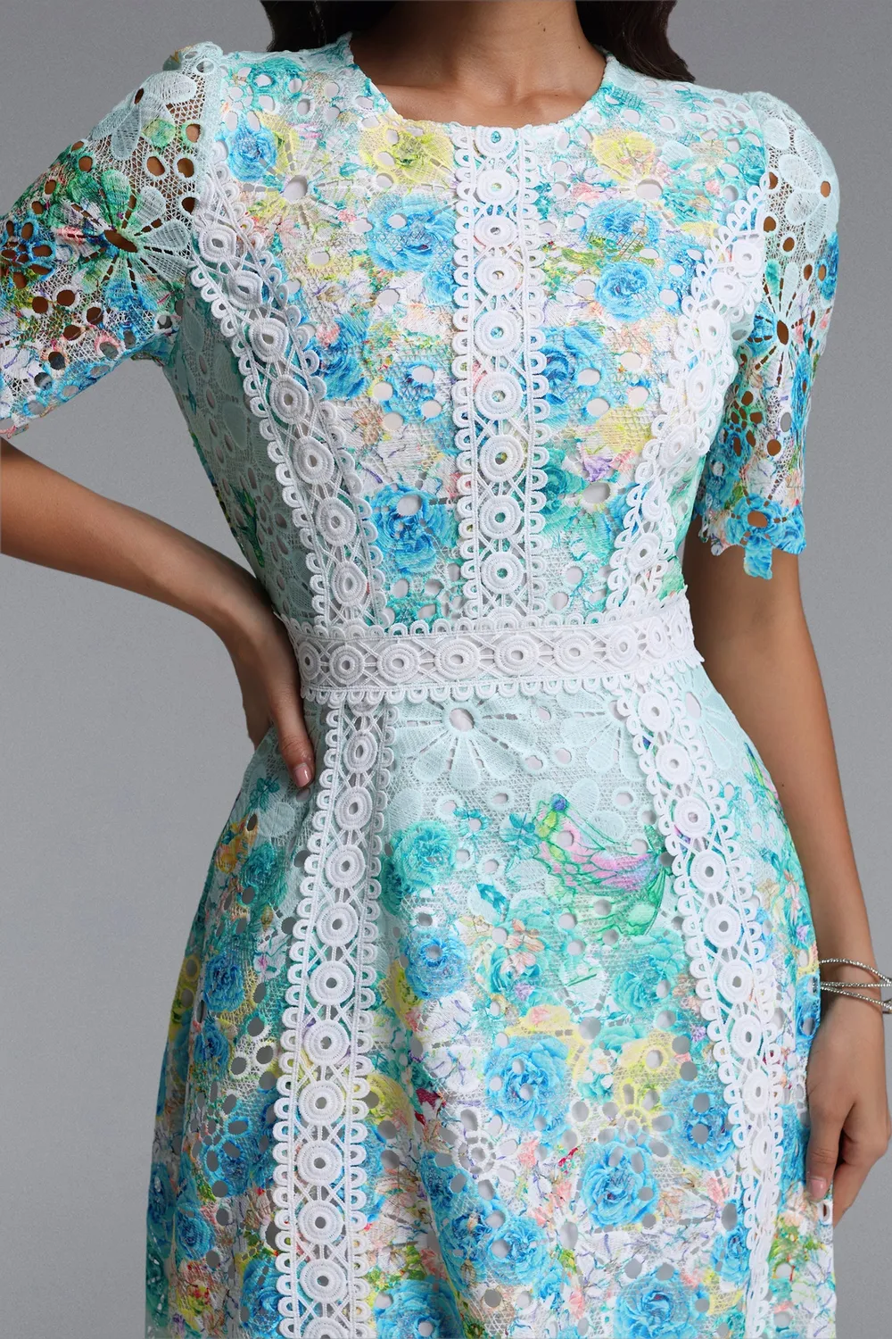 Bella Barnett Pillose abito maxi pizzo verde floreale