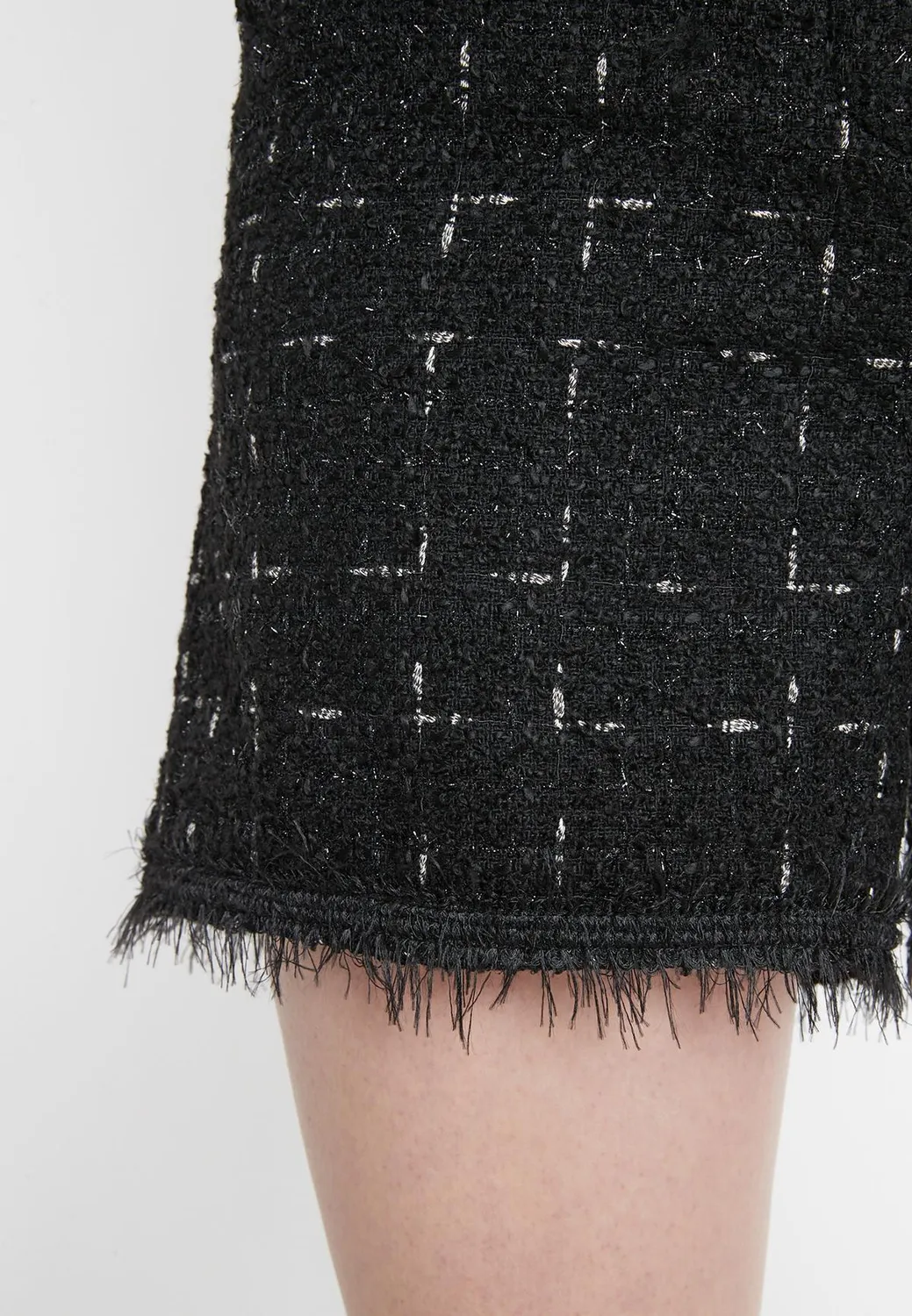 Ana Alcazar Sadena shorts bouclé neri eleganti