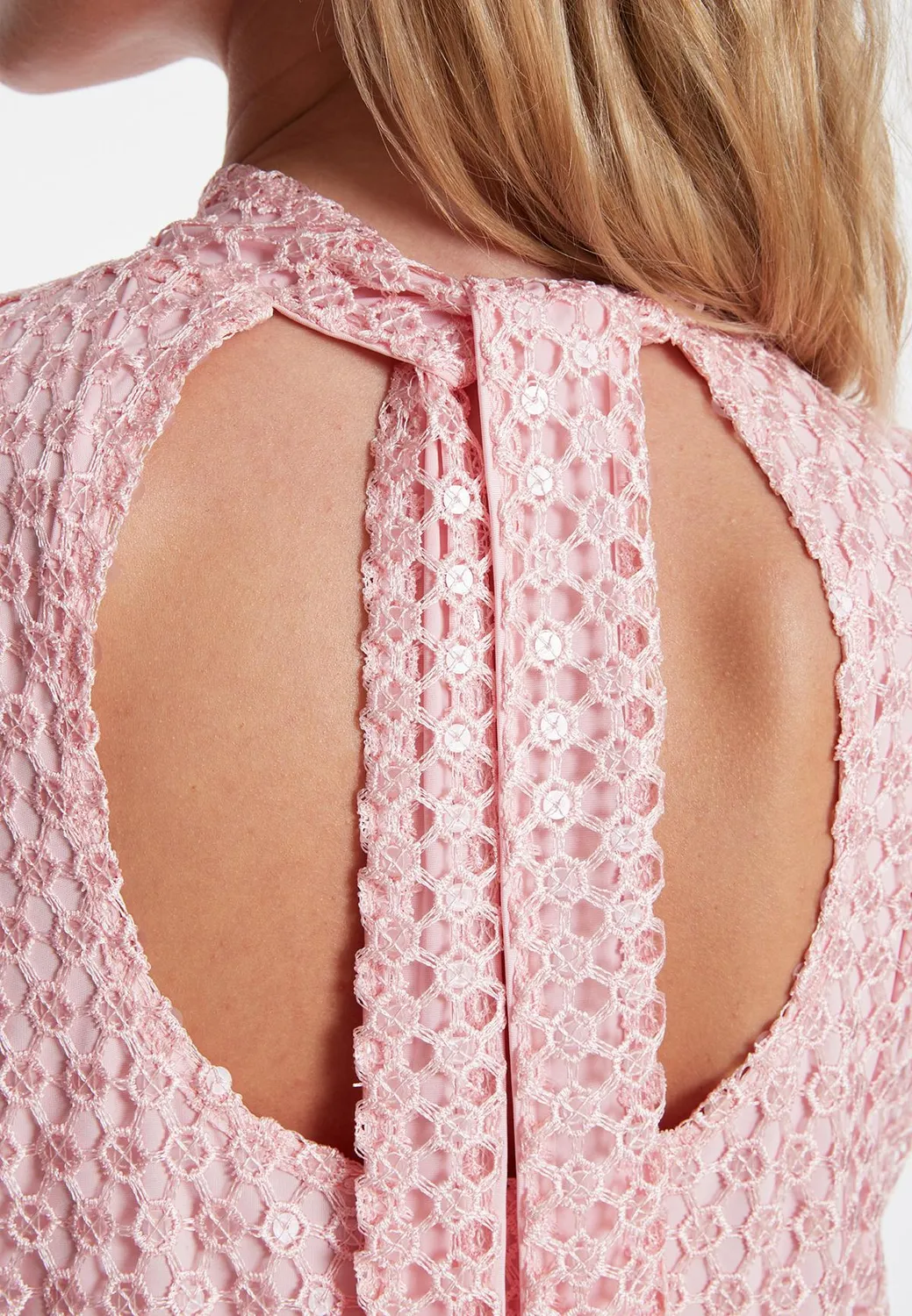 Ana Alcazar Zadea abito pizzo rosa corto