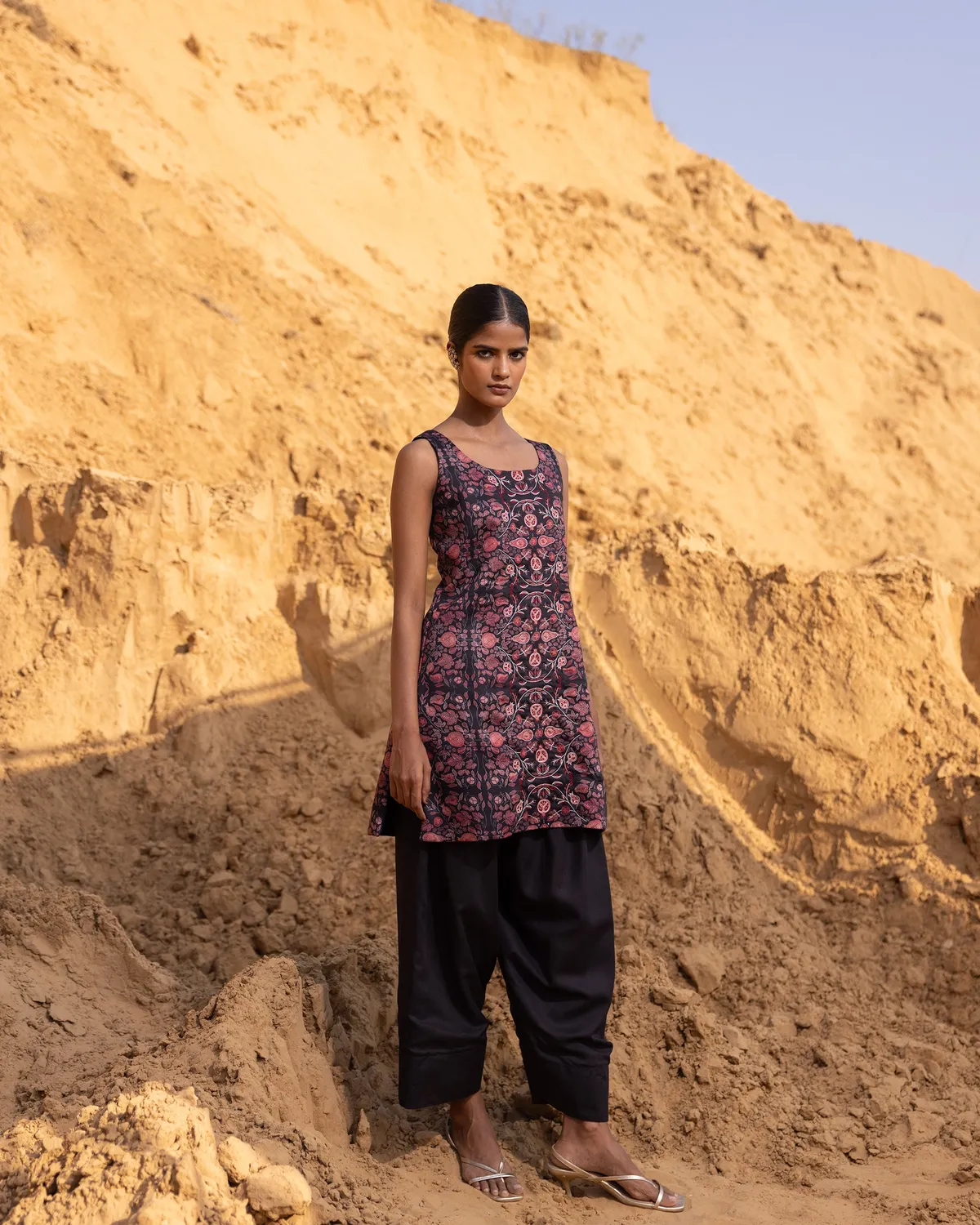 Our Dve Verse pantaloni neri cotone seta