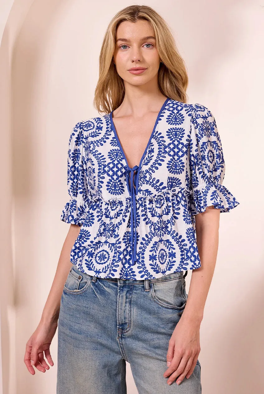 Angeleye top peplum bianco ricamo blu manica corta