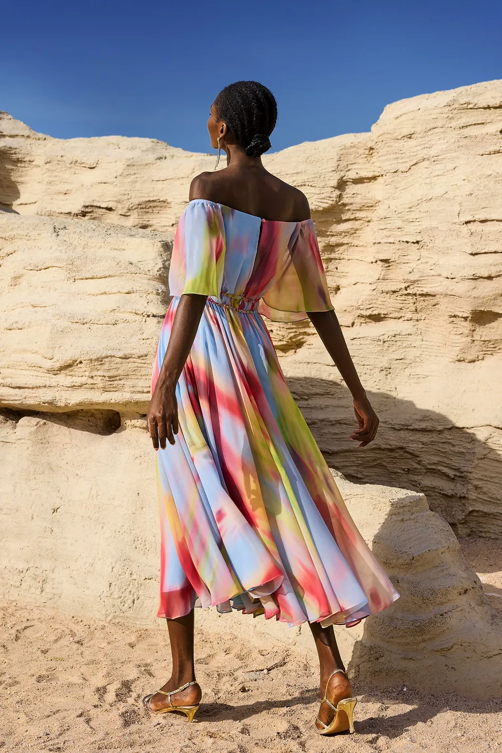 Bella Barnett Zaysha abito midi fantasia spalle scoperte
