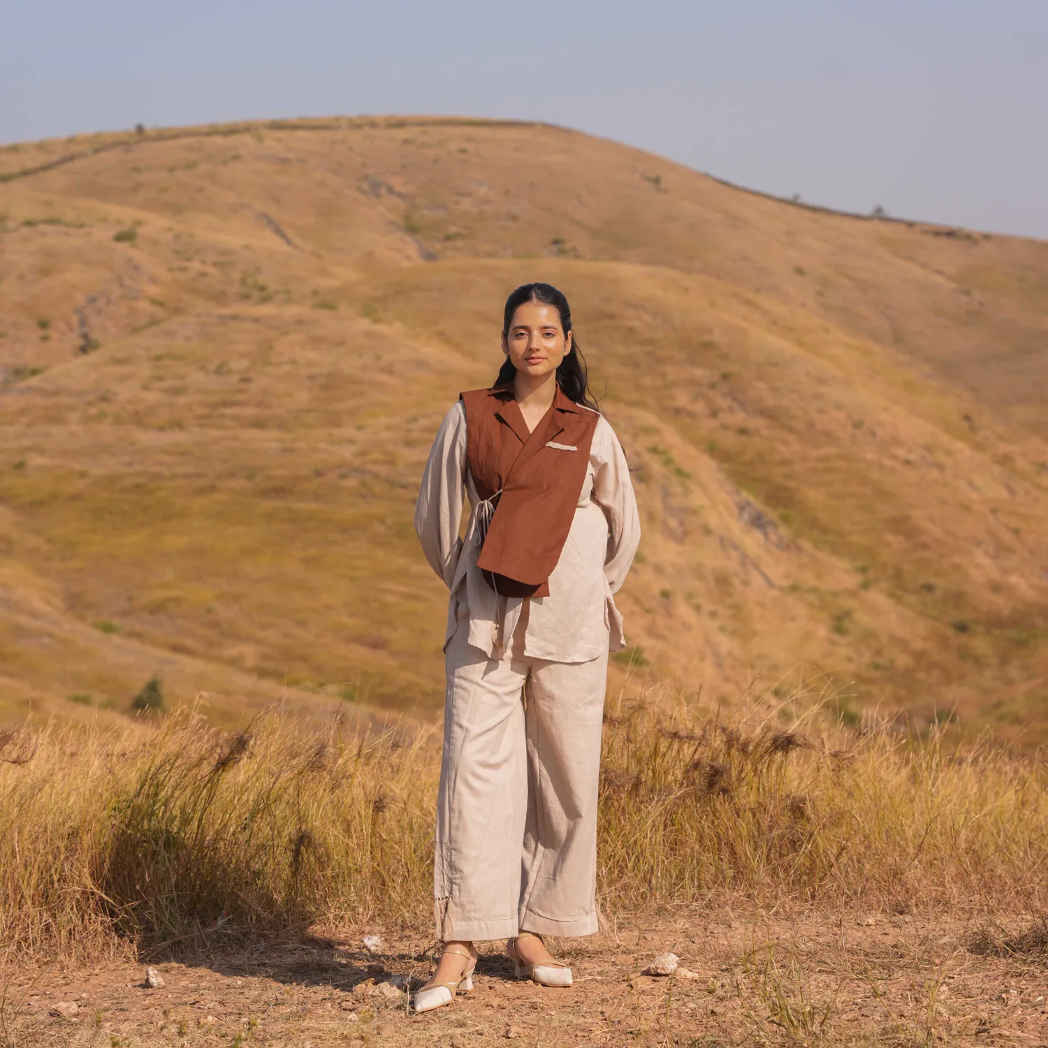 Our Dve Whisper Wind pantalone marrone frange