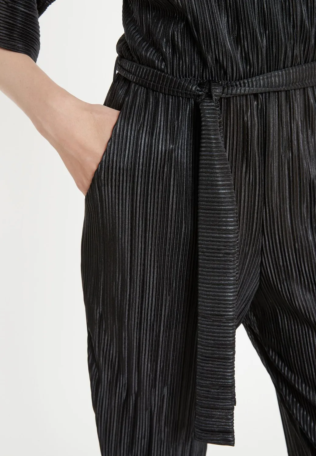 Ana Alcazar Tebora tuta jumpsuit nera pieghettata