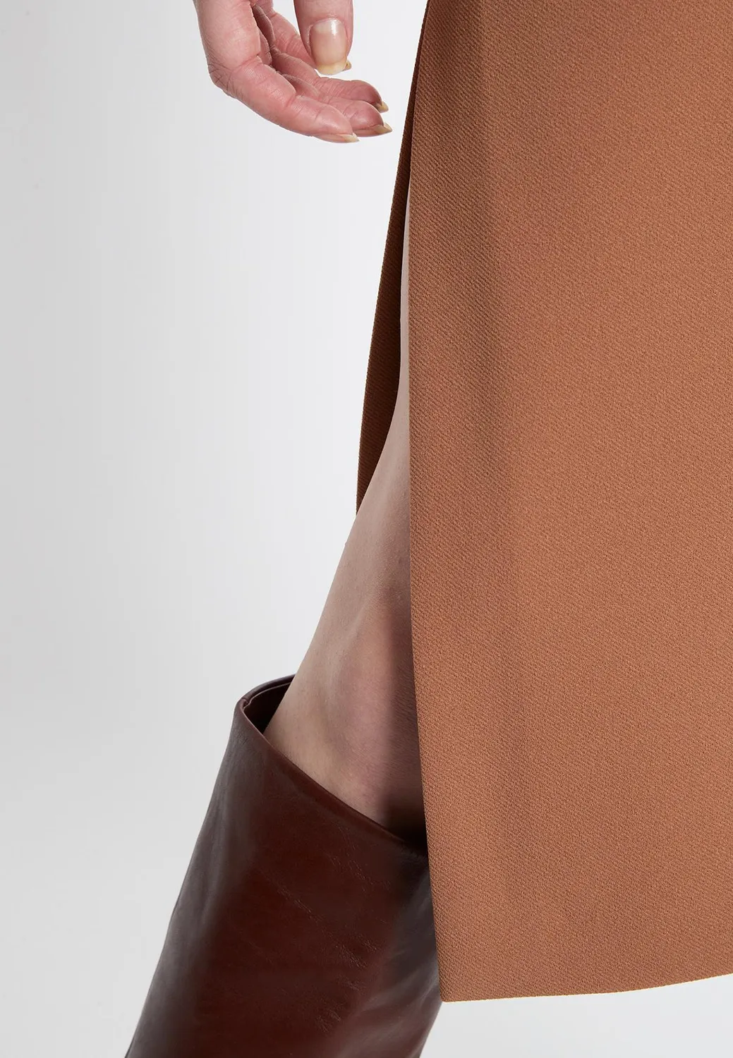 Ana Alcazar Sifyna abito midi beige collo alto