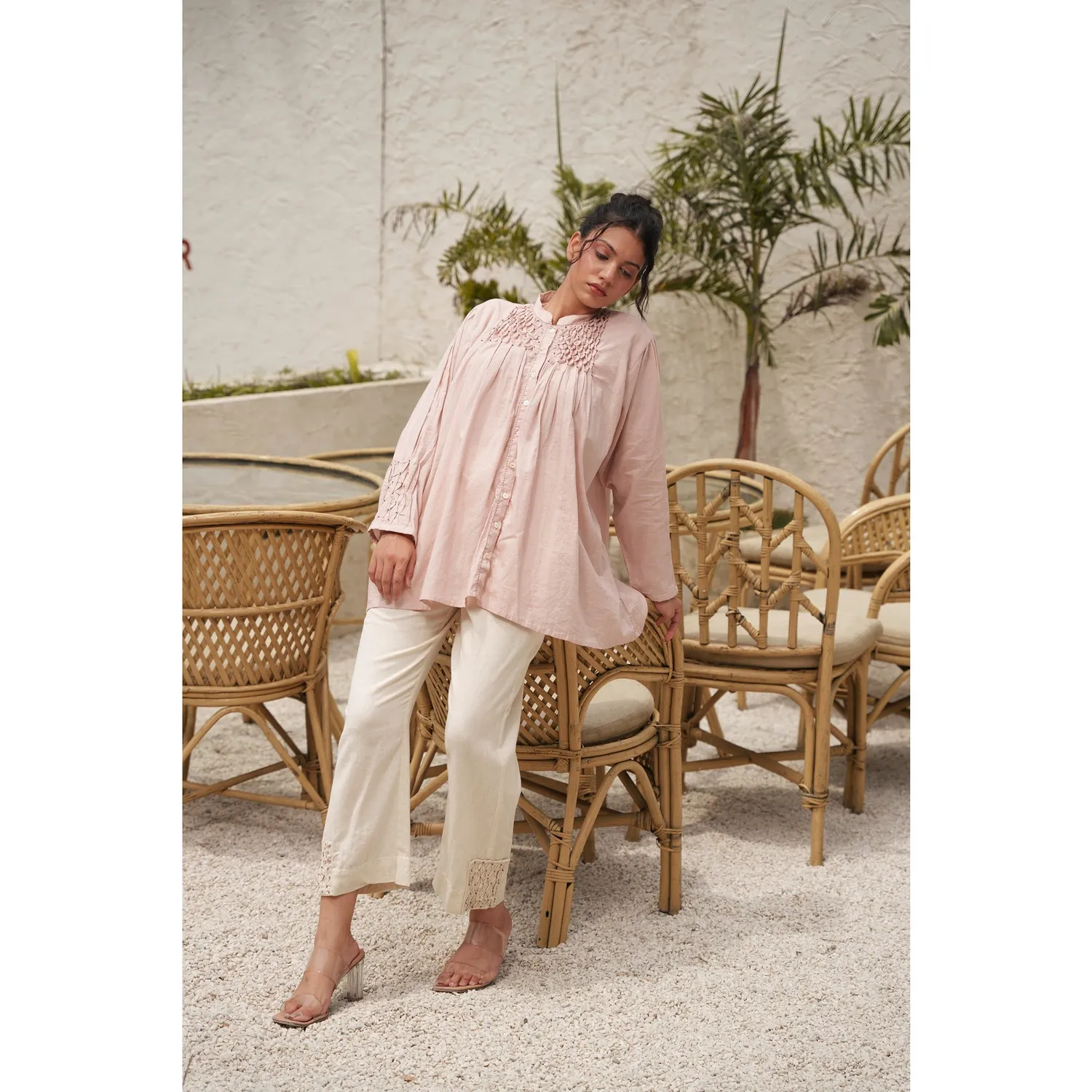 Our Dve Capsule 13 pantaloni beige rosa tessuti a mano