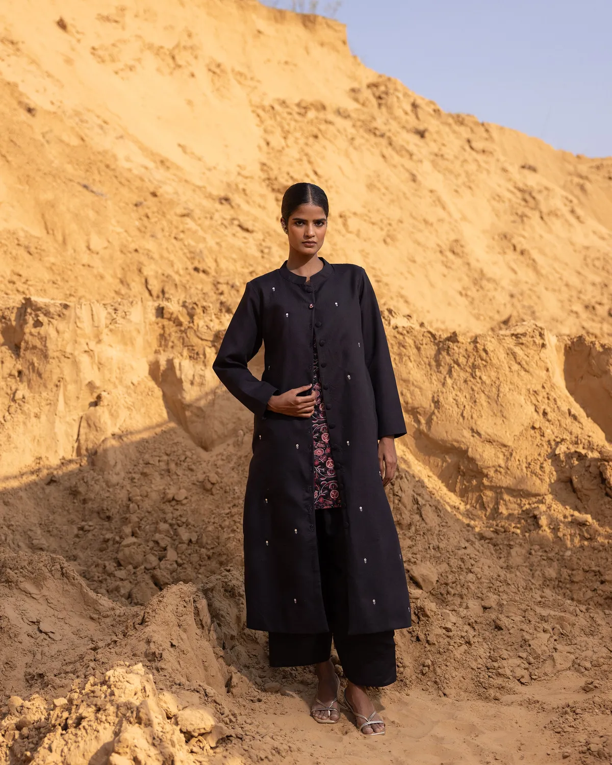 Our Dve Verse kurta nero modal seta smanicato