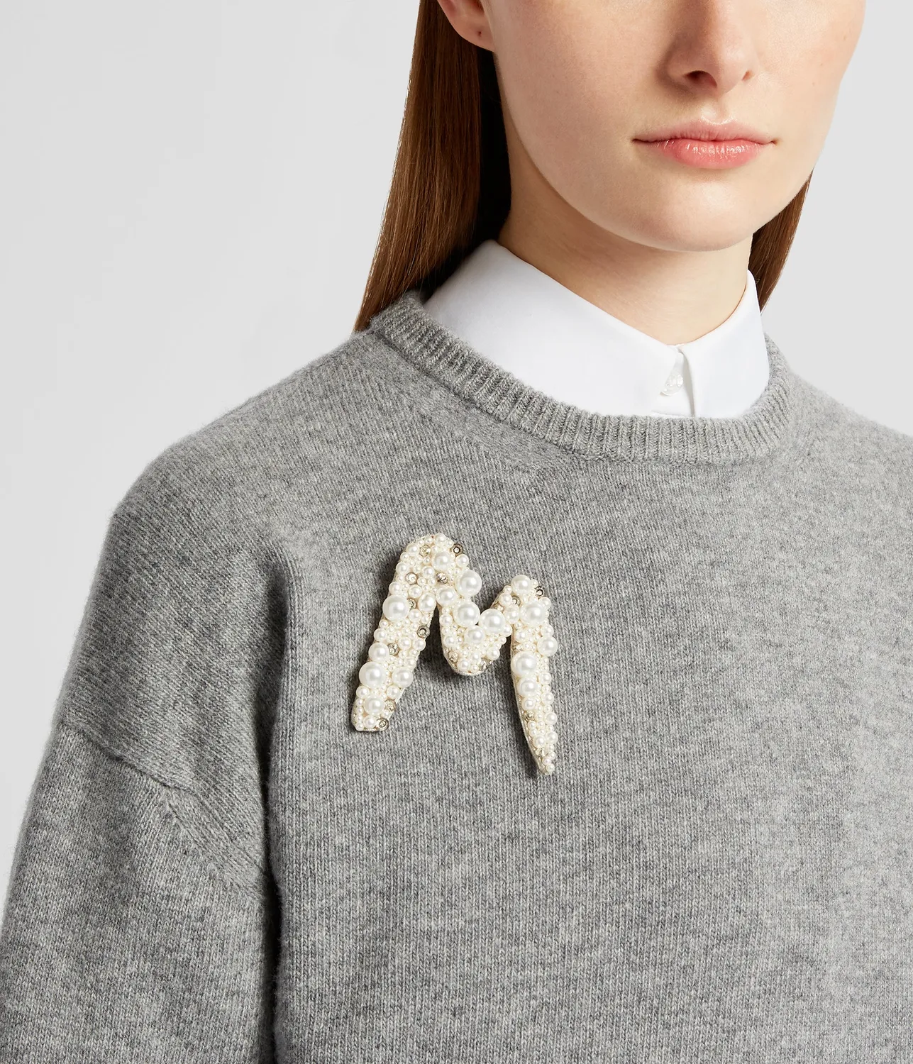 Erdem Pearl Alphabet Brooch M spilla lettera M perle