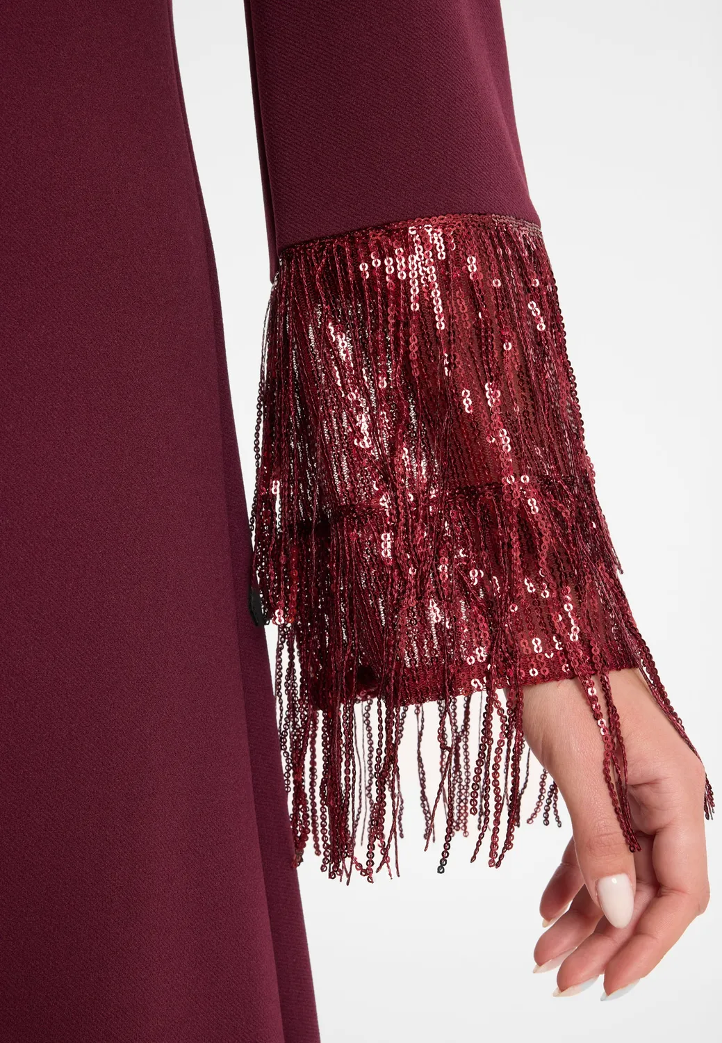 Ana Alcazar Cebena abito bordeaux frange paillettes