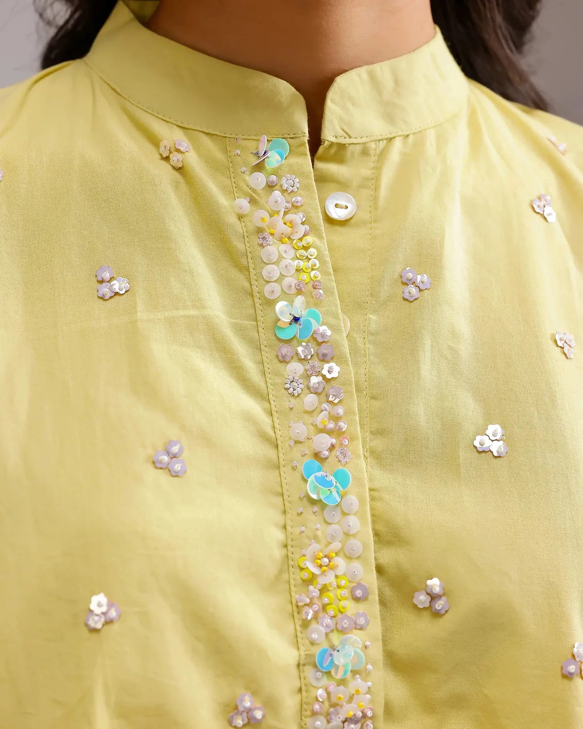 Our Dve Grace kurta giallo ocra cotone ricamata